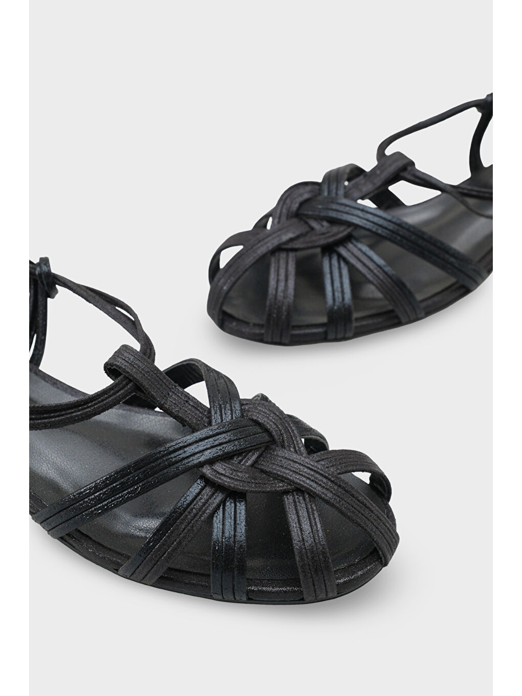 Siyah Gwynne Gladyatör Kısa Topuklu Kadın Babet-4