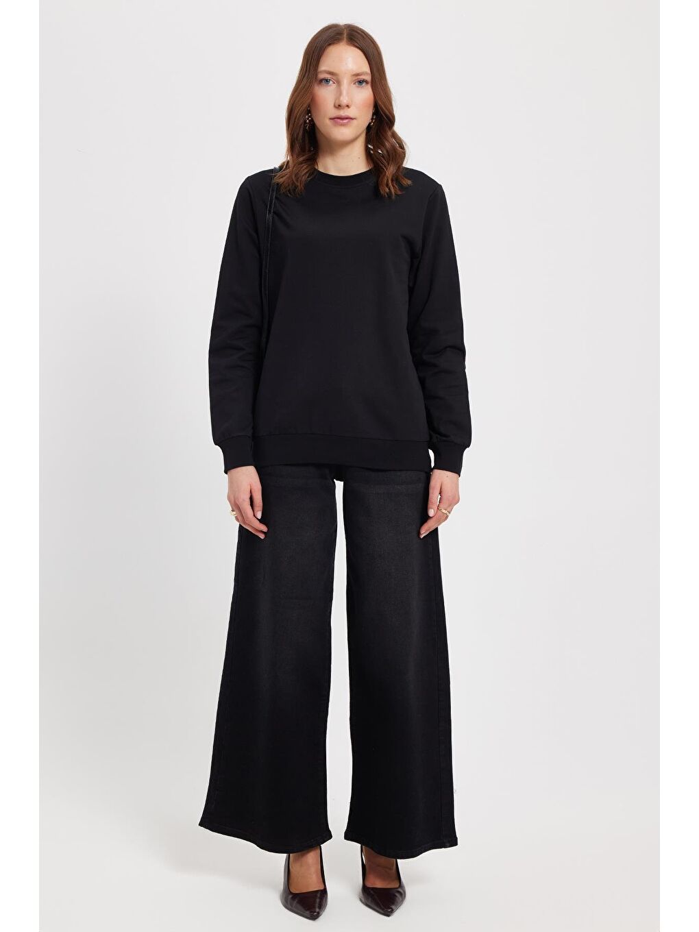 Kadın Oversize Geniş Kesim %100 Pamuk 2 İplik Bisiklet Yaka Siyah Sweatshirt-1