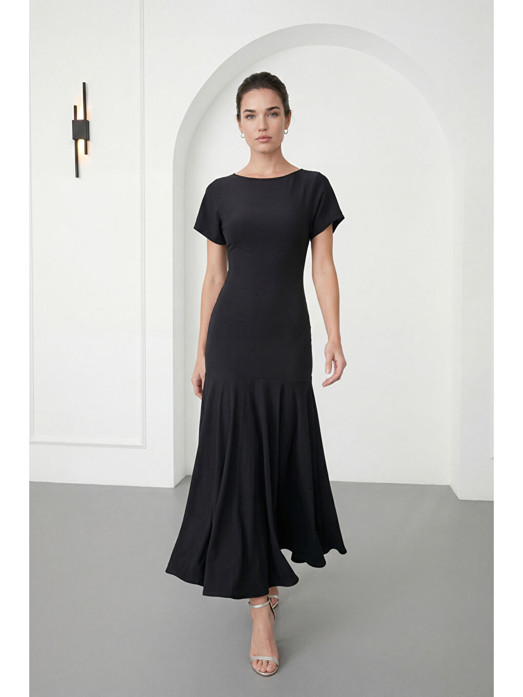 Kadın Siyah Bisiklet Yaka Kısa Kollu Midi Davet Elbisesi-1