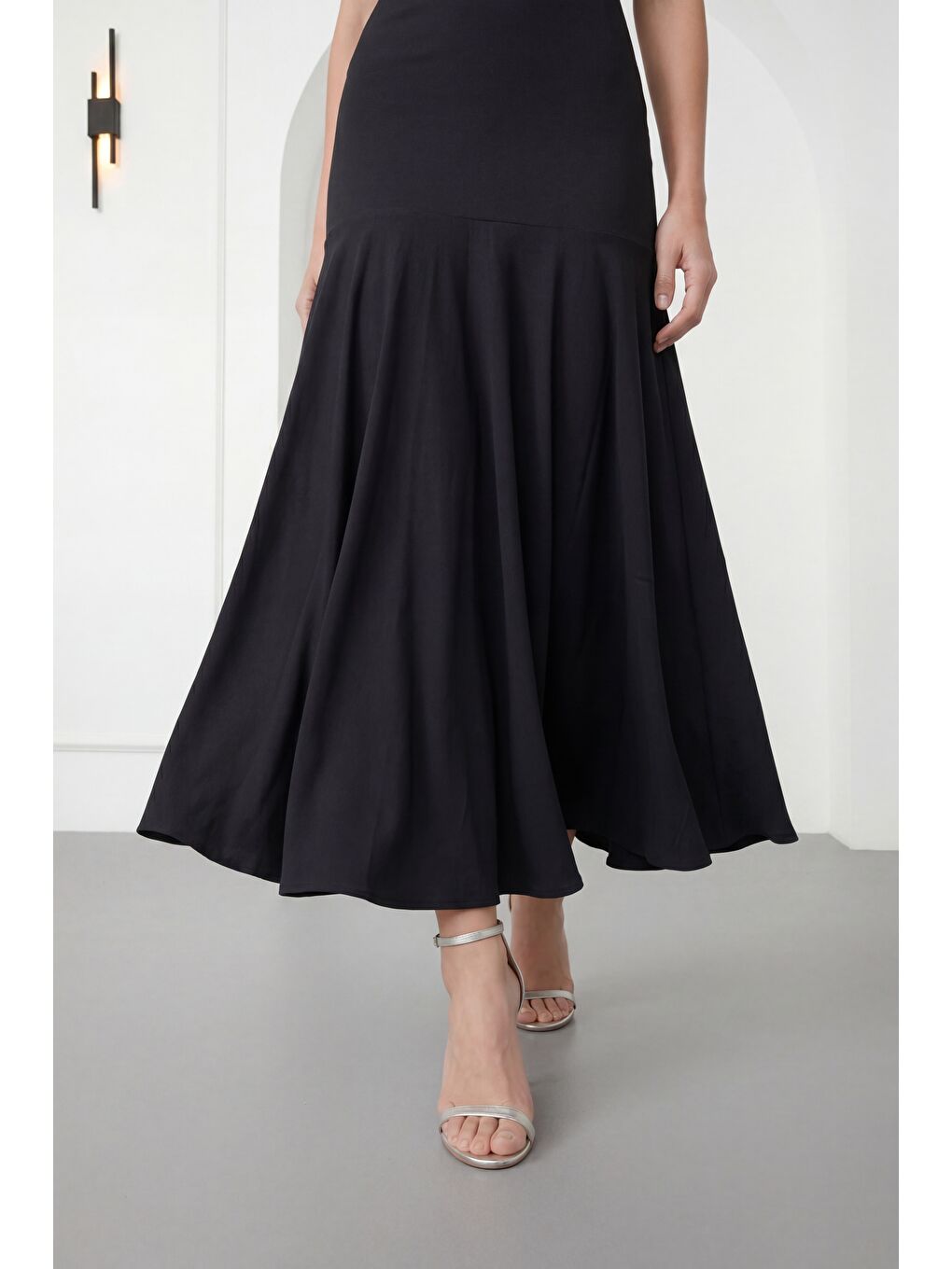 Kadın Siyah Bisiklet Yaka Kısa Kollu Midi Davet Elbisesi-2