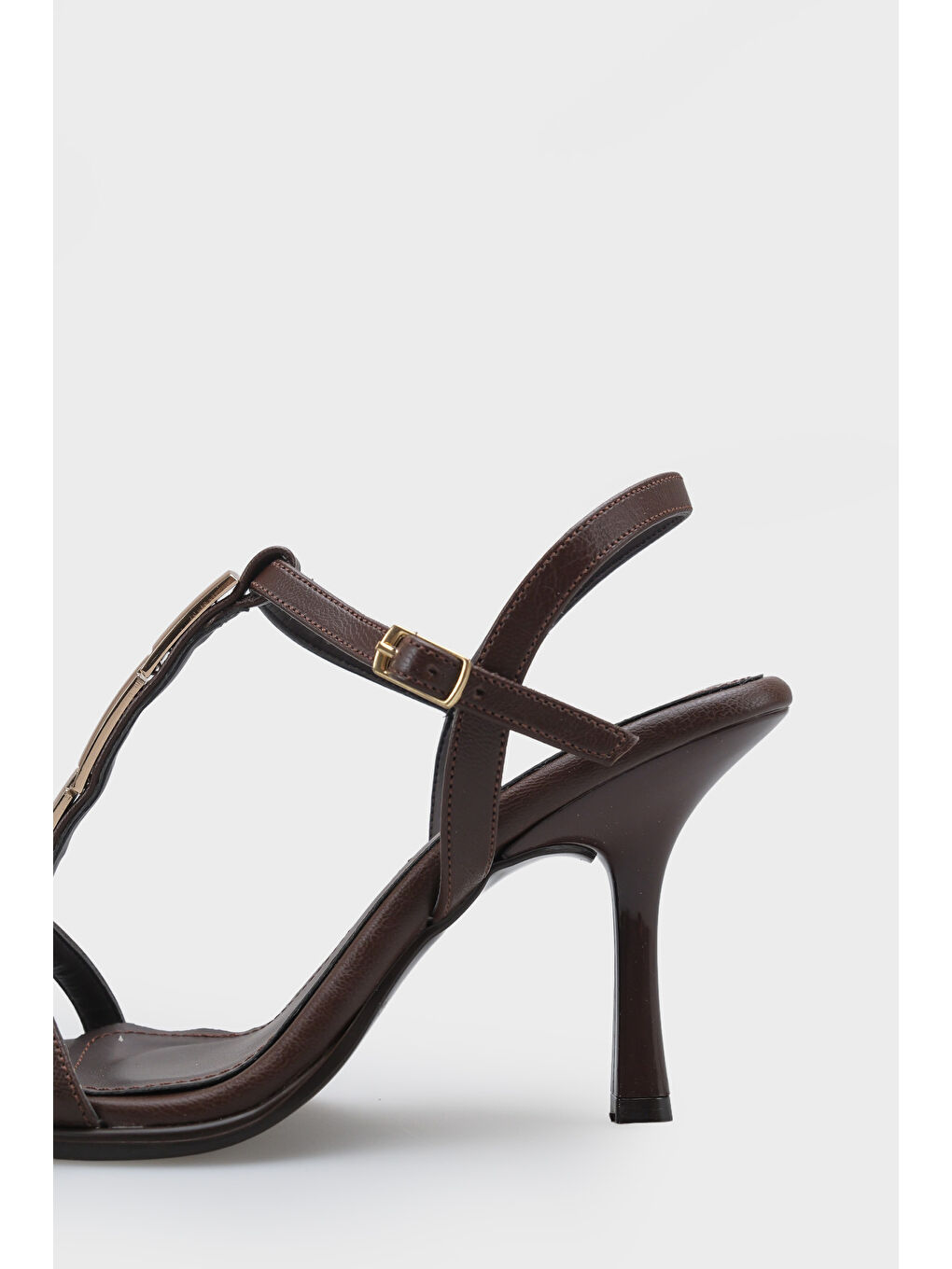 Kahverengi Nikkie Küt Burunlu Metal Tek Bantlı Orta Topuklu Bilekten Bantlı Kadın Ayakkabı-5