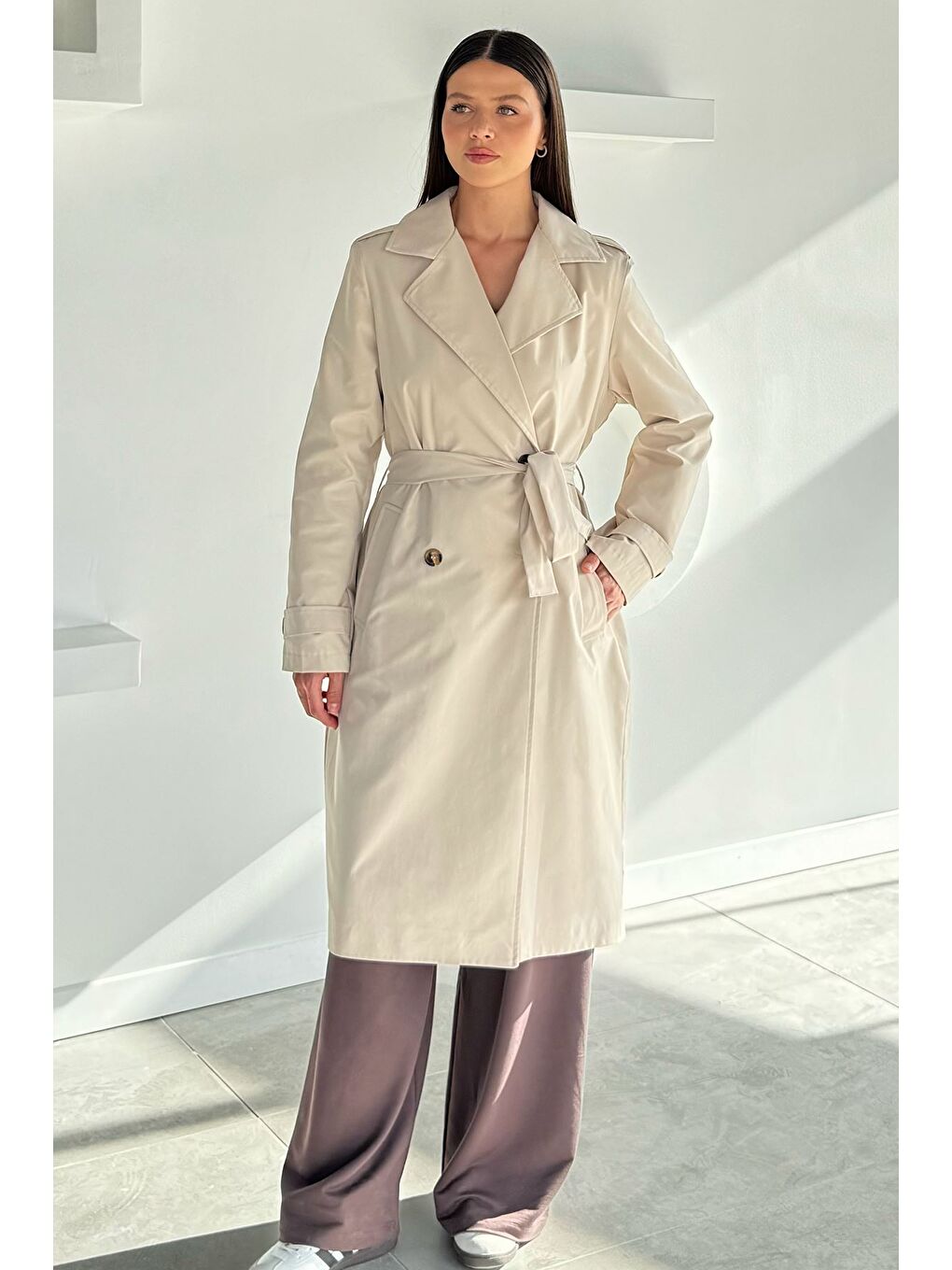Bej Kadın Kruvaze Yaka İç Astarlı Bel Kuşak Detaylı Trençkot