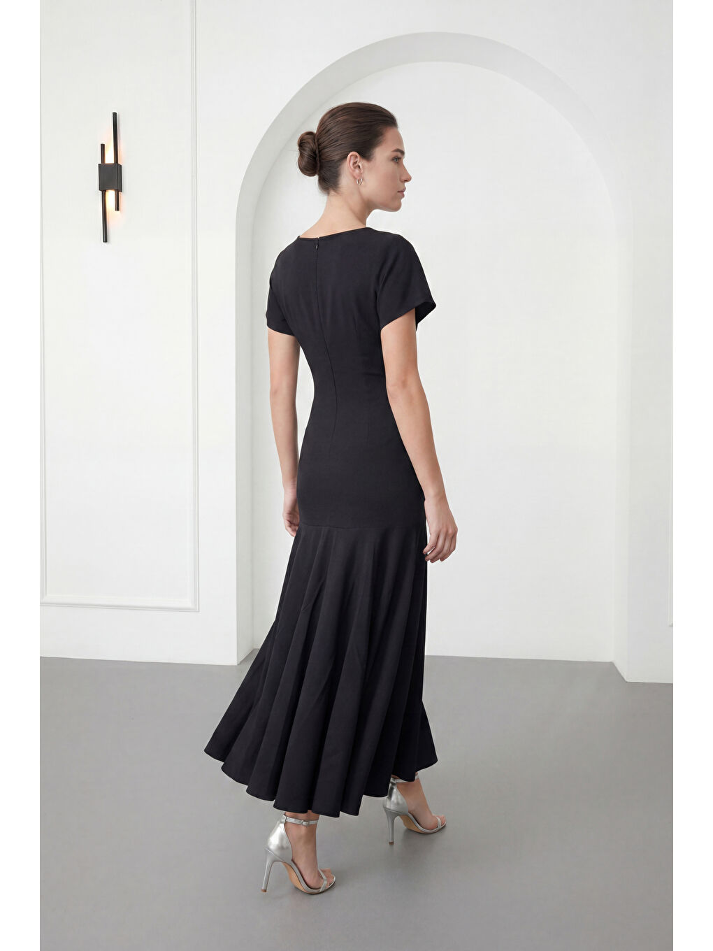 Kadın Siyah Bisiklet Yaka Kısa Kollu Midi Davet Elbisesi-5