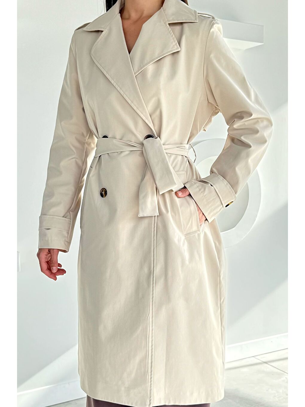 Bej Kadın Kruvaze Yaka İç Astarlı Bel Kuşak Detaylı Trençkot-1