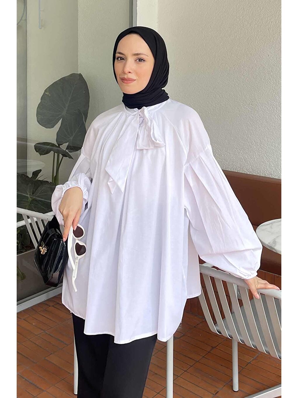 Yaka Fular Detaylı Gömlek Beyaz-1