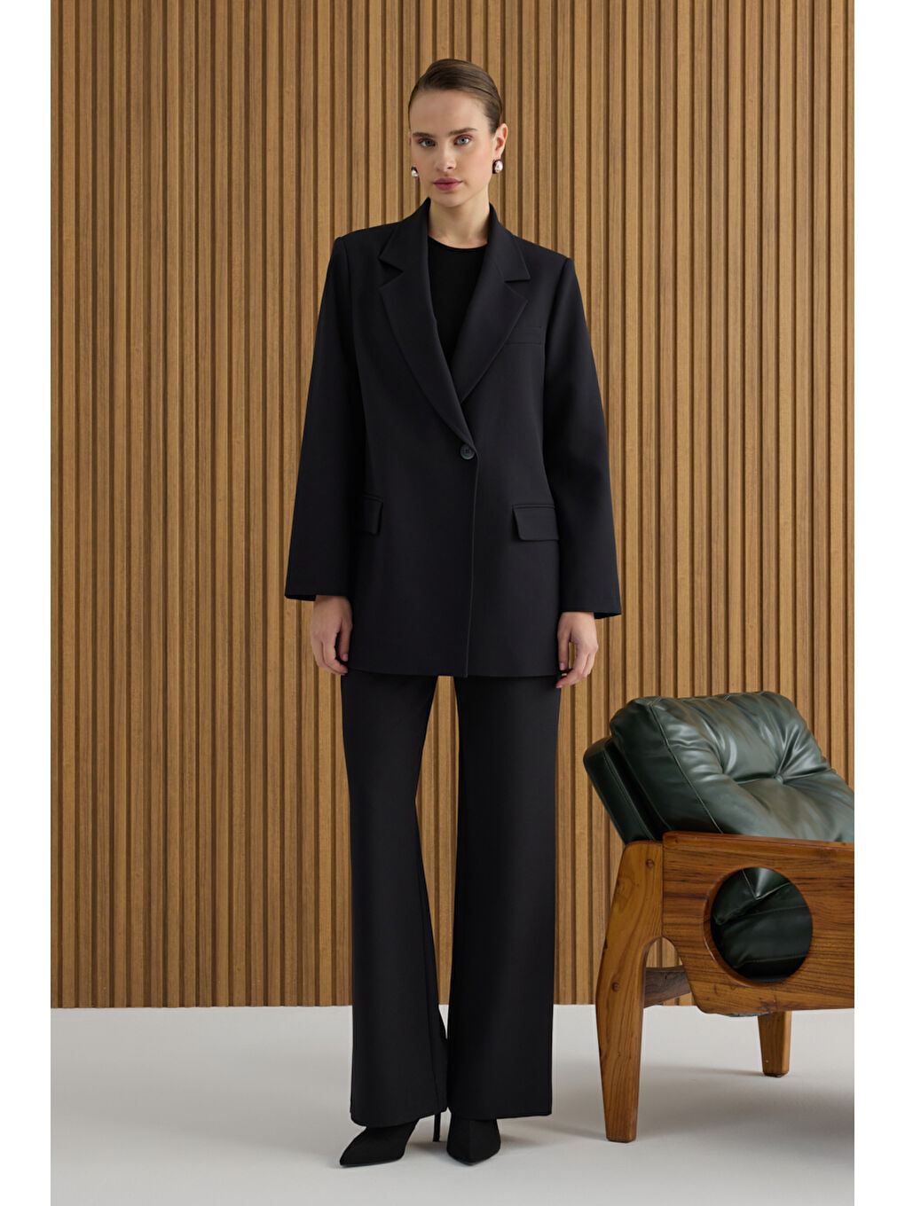 Siyah Paçası Yırtmaçlı Dokuma Pantolon-2