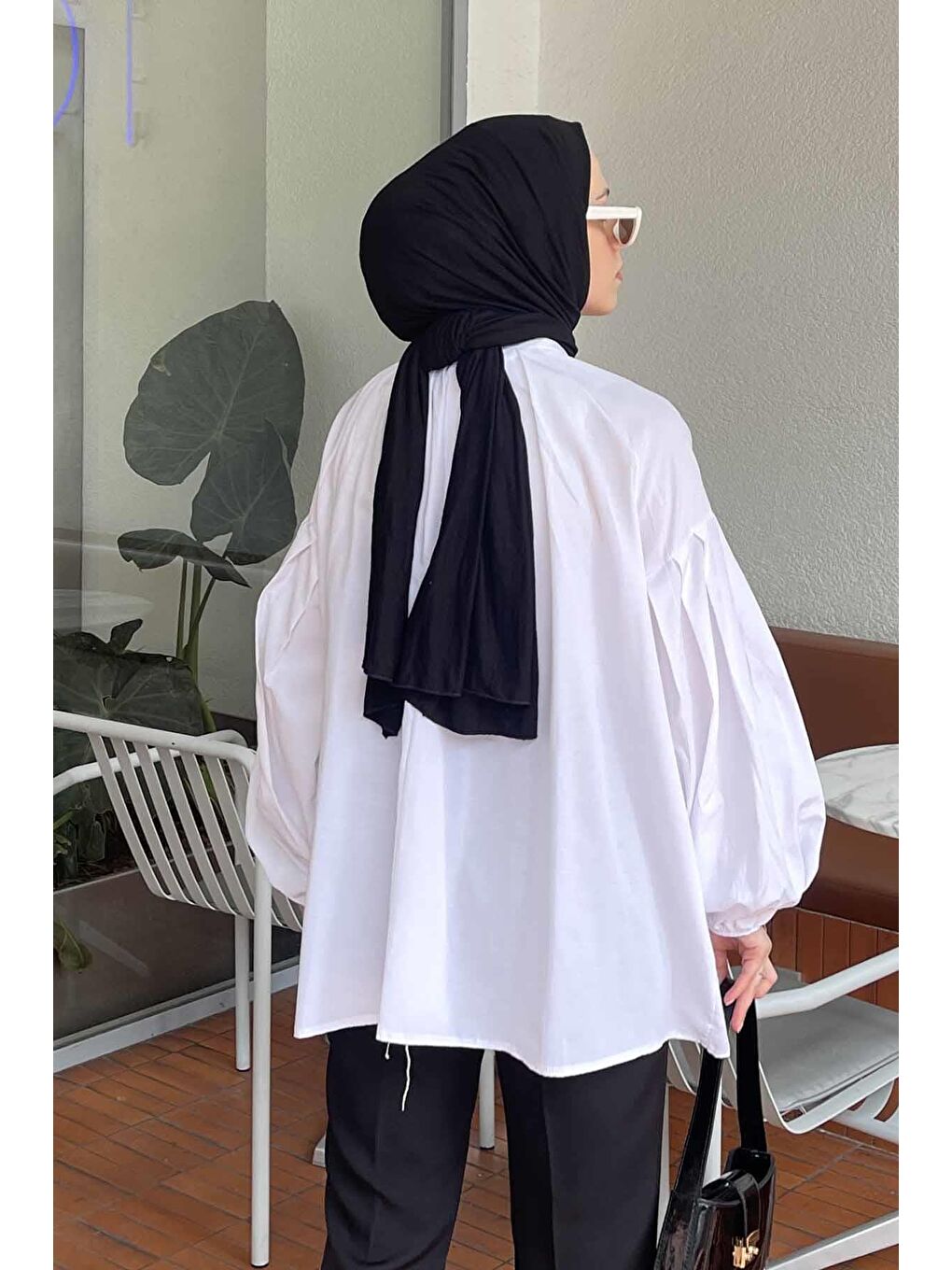 Yaka Fular Detaylı Gömlek Beyaz-2