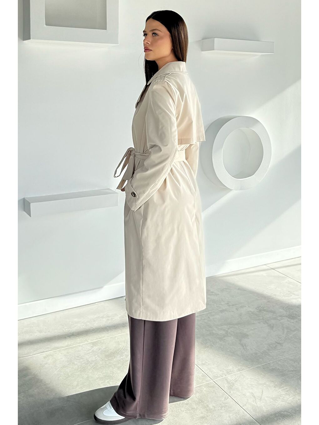 Bej Kadın Kruvaze Yaka İç Astarlı Bel Kuşak Detaylı Trençkot-3