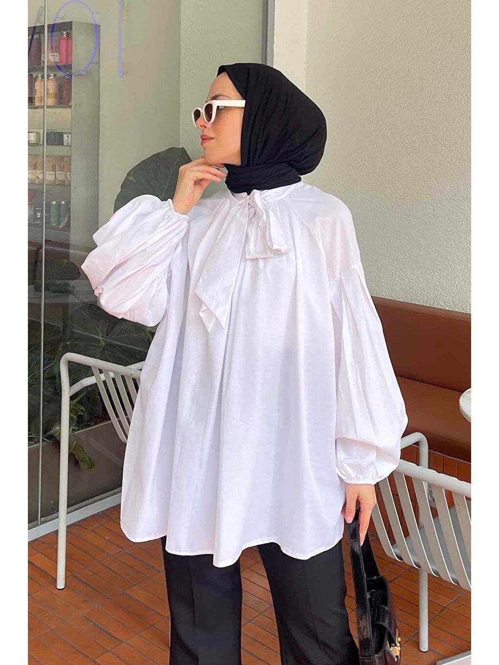 Yaka Fular Detaylı Gömlek Beyaz-3