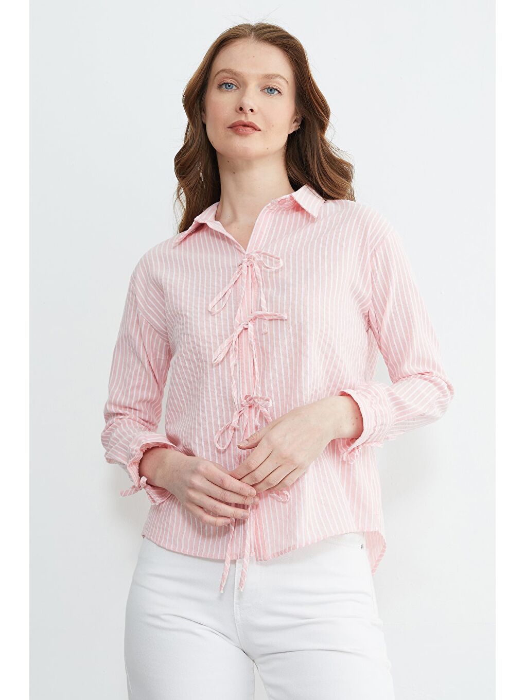 Pembe Çizgili Önü Ve Kolları Bağlama Detaylı Gömlek