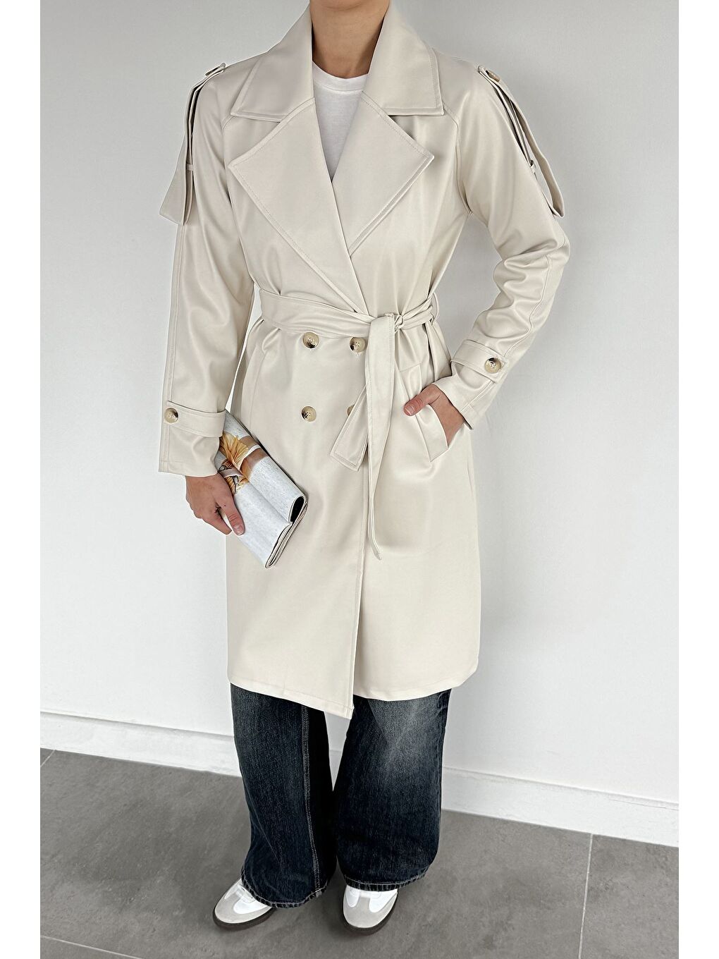 Bej Kadın Bel Kuşak Detaylı Ön Düğmeli Suni Deri Trençkot