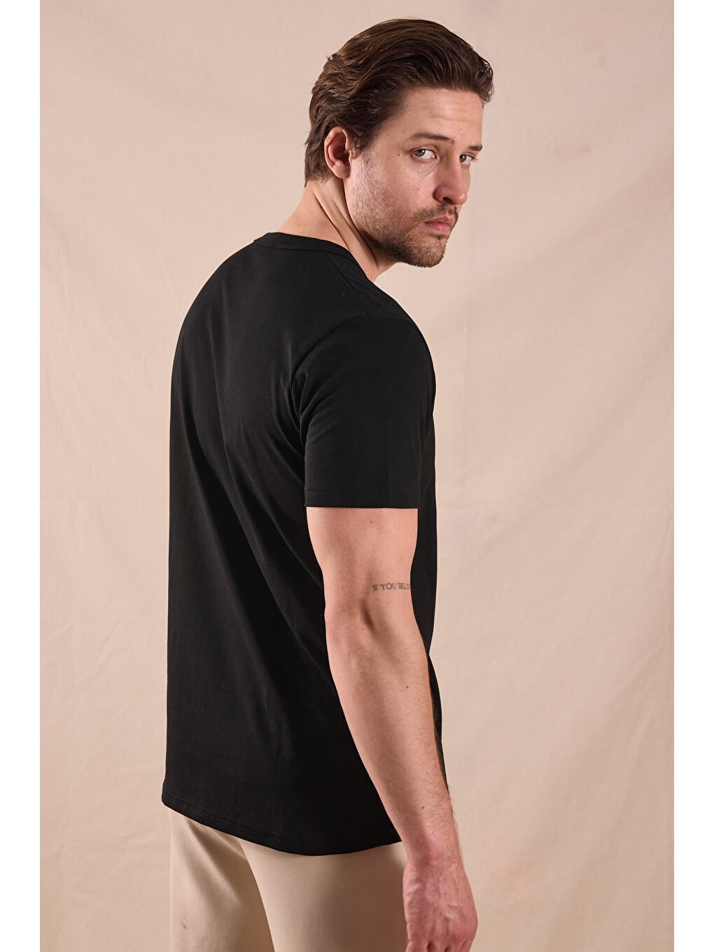 Erkek Siyah Normal Kalıp Rahat Basic T-shirt-1