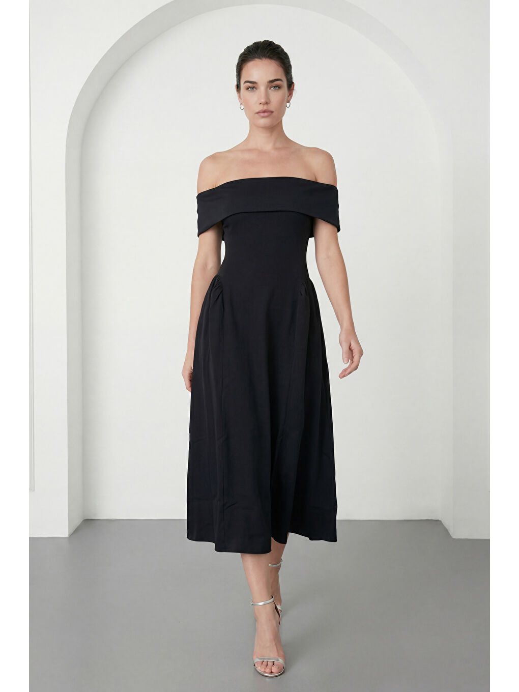 Kadın Siyah Kayık Yaka Midi Davet Elbisesi