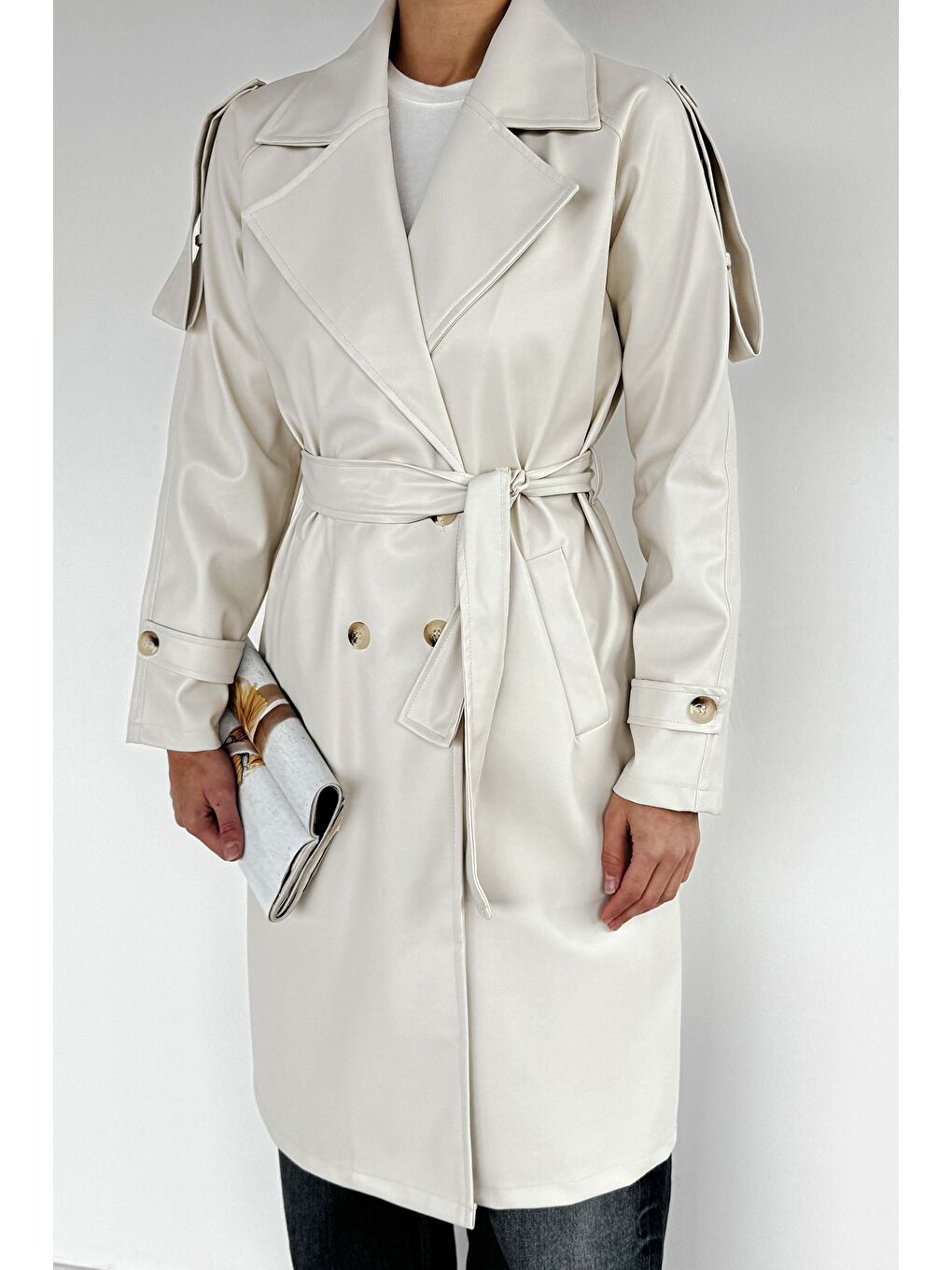 Bej Kadın Bel Kuşak Detaylı Ön Düğmeli Suni Deri Trençkot-1