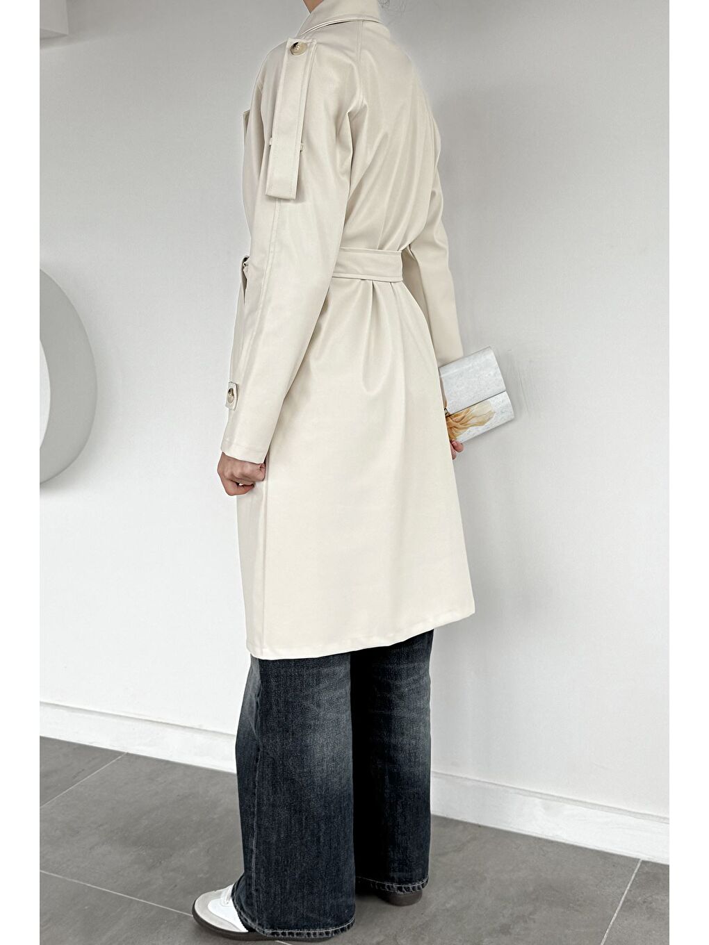 Bej Kadın Bel Kuşak Detaylı Ön Düğmeli Suni Deri Trençkot-2