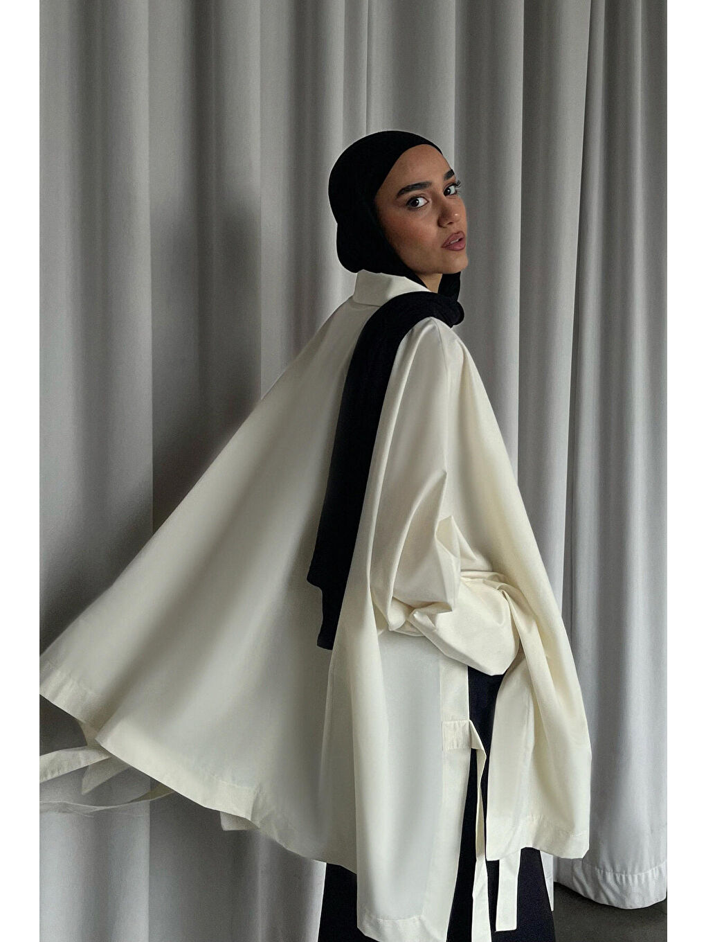 Ekru Bağlama Detaylı Oversıze Gömlek