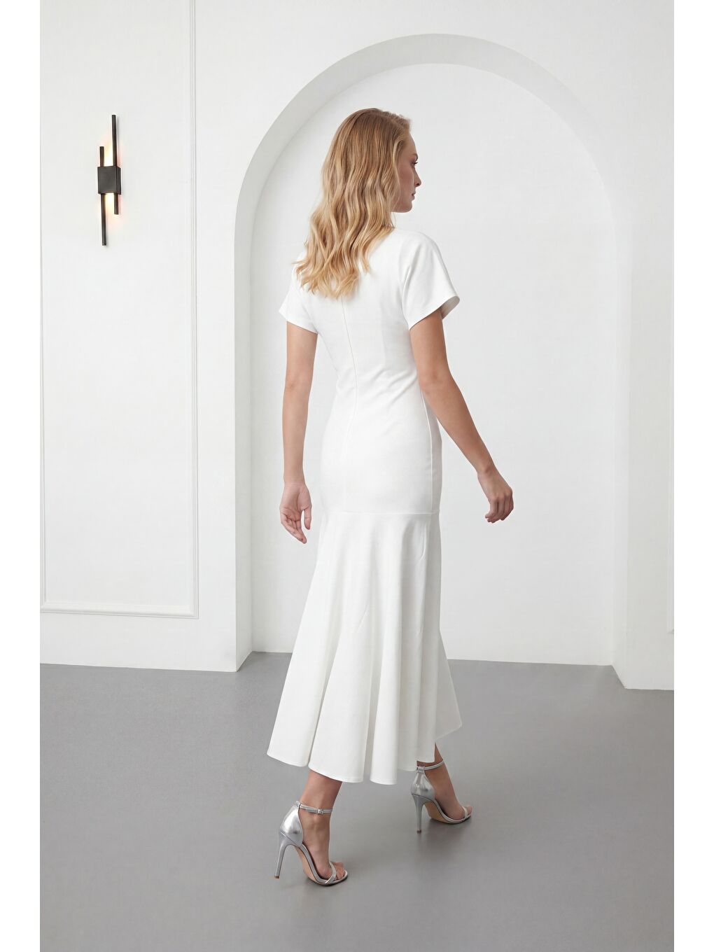 Kadın Beyaz Bisiklet Yaka Kısa Kollu Midi Davet Elbisesi-5