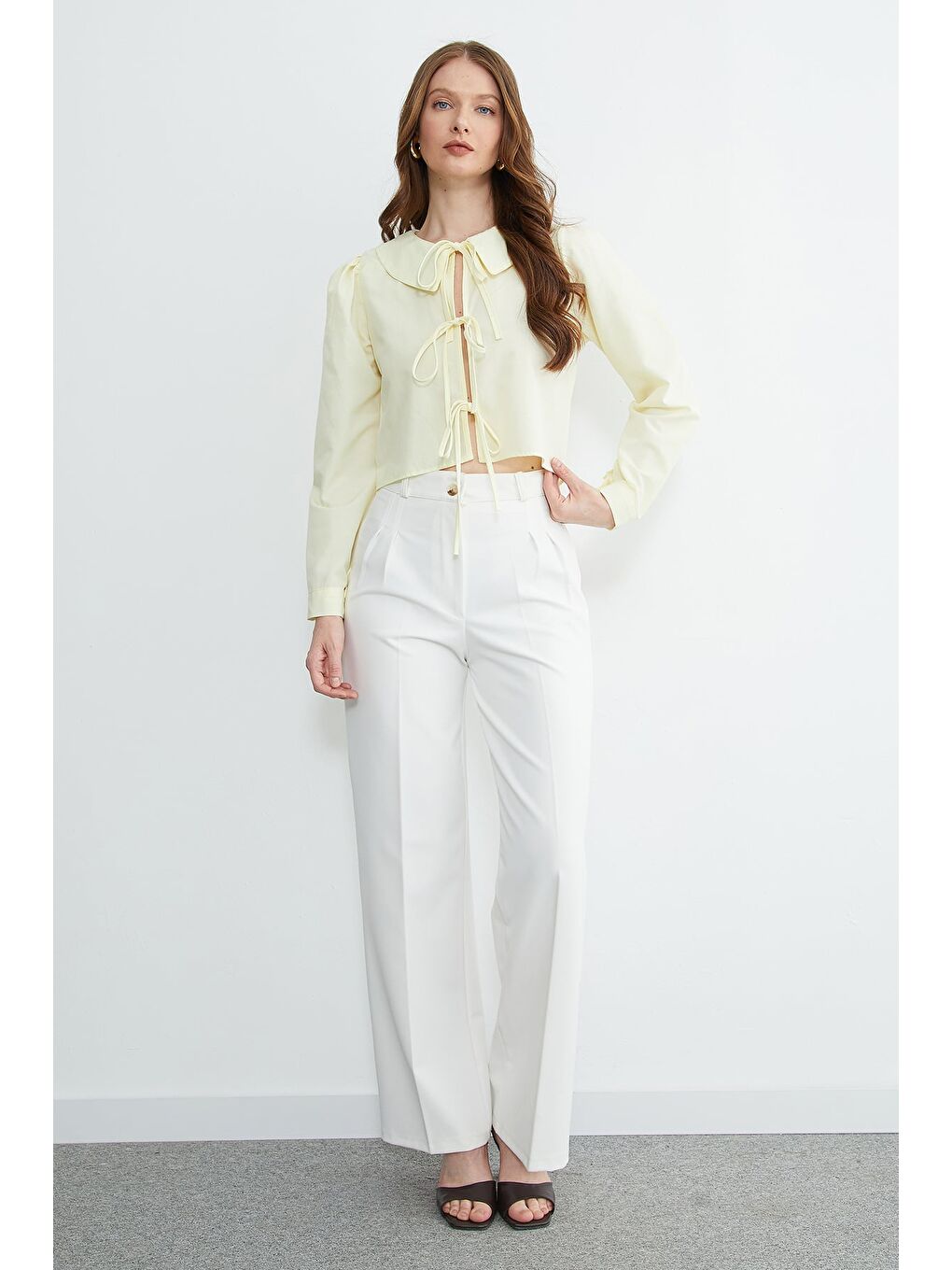 Sarı Önden Bağlamalı Bebe Yaka Crop Bluz-2