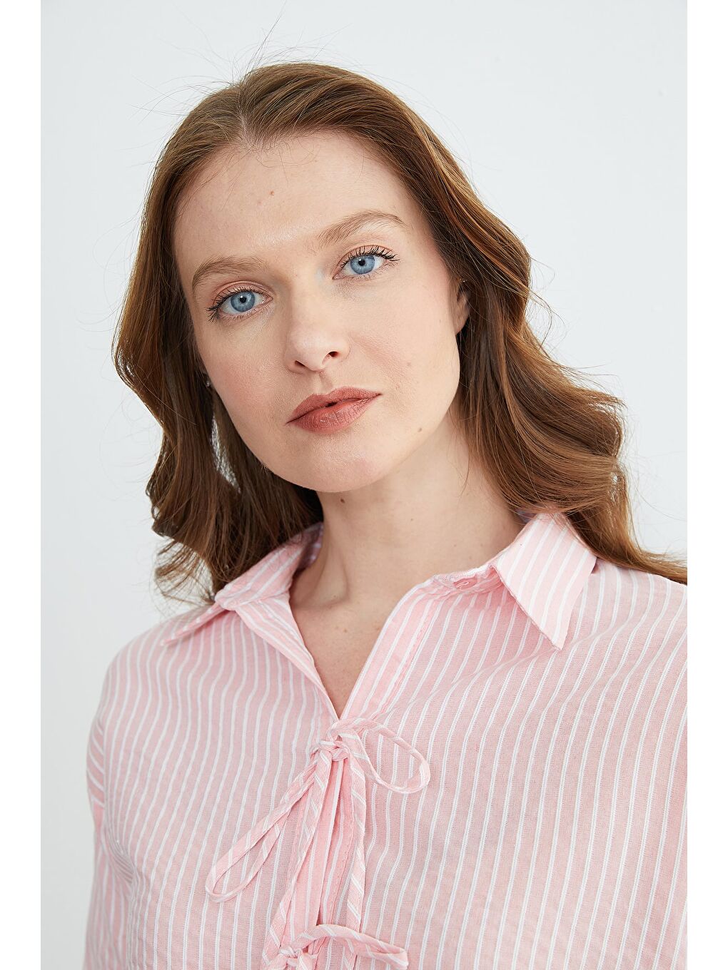 Pembe Çizgili Önü Ve Kolları Bağlama Detaylı Gömlek-4