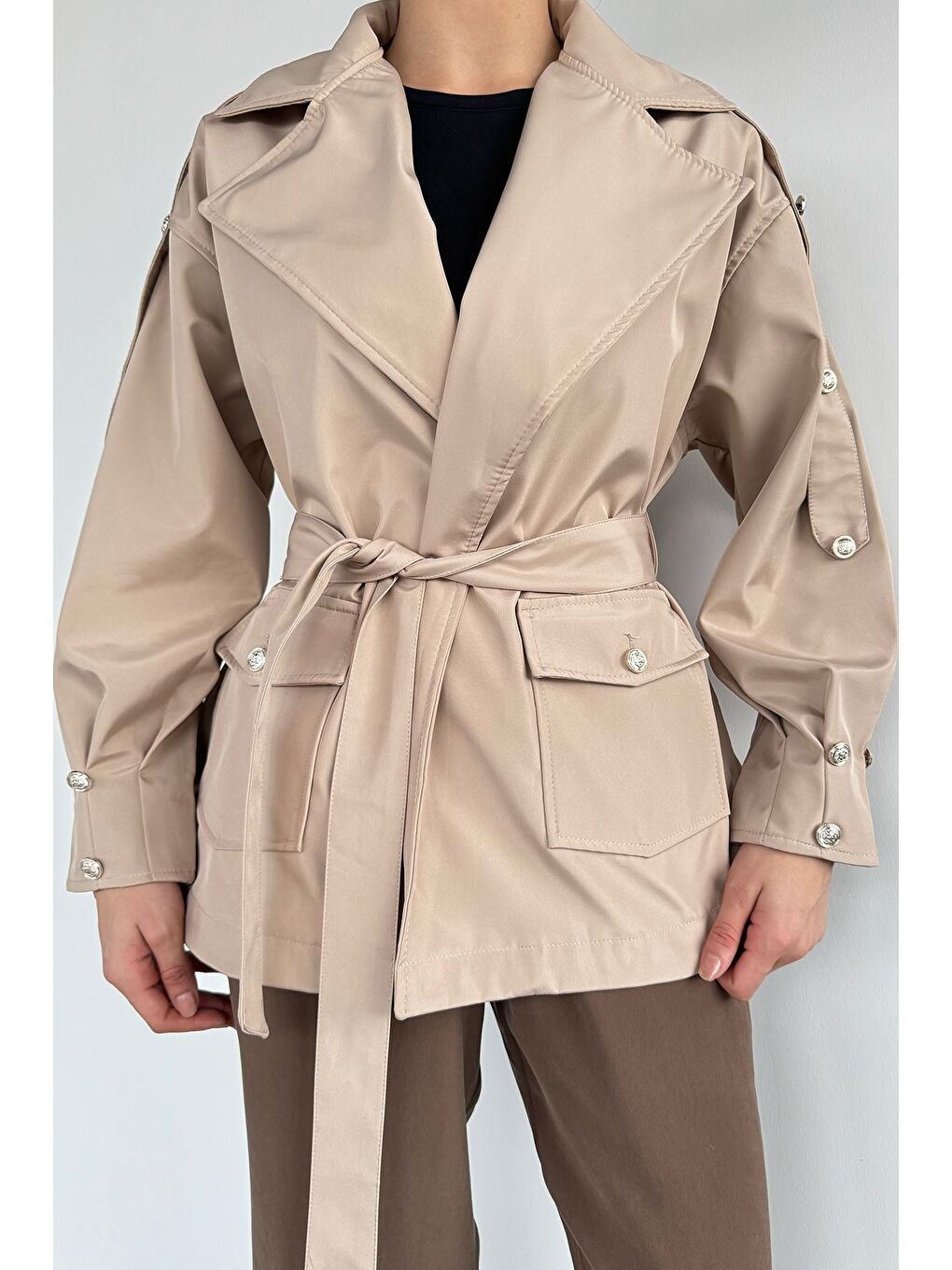 Bej Kadın Bel Kuşaklı Çift Cepli Trençkot-1