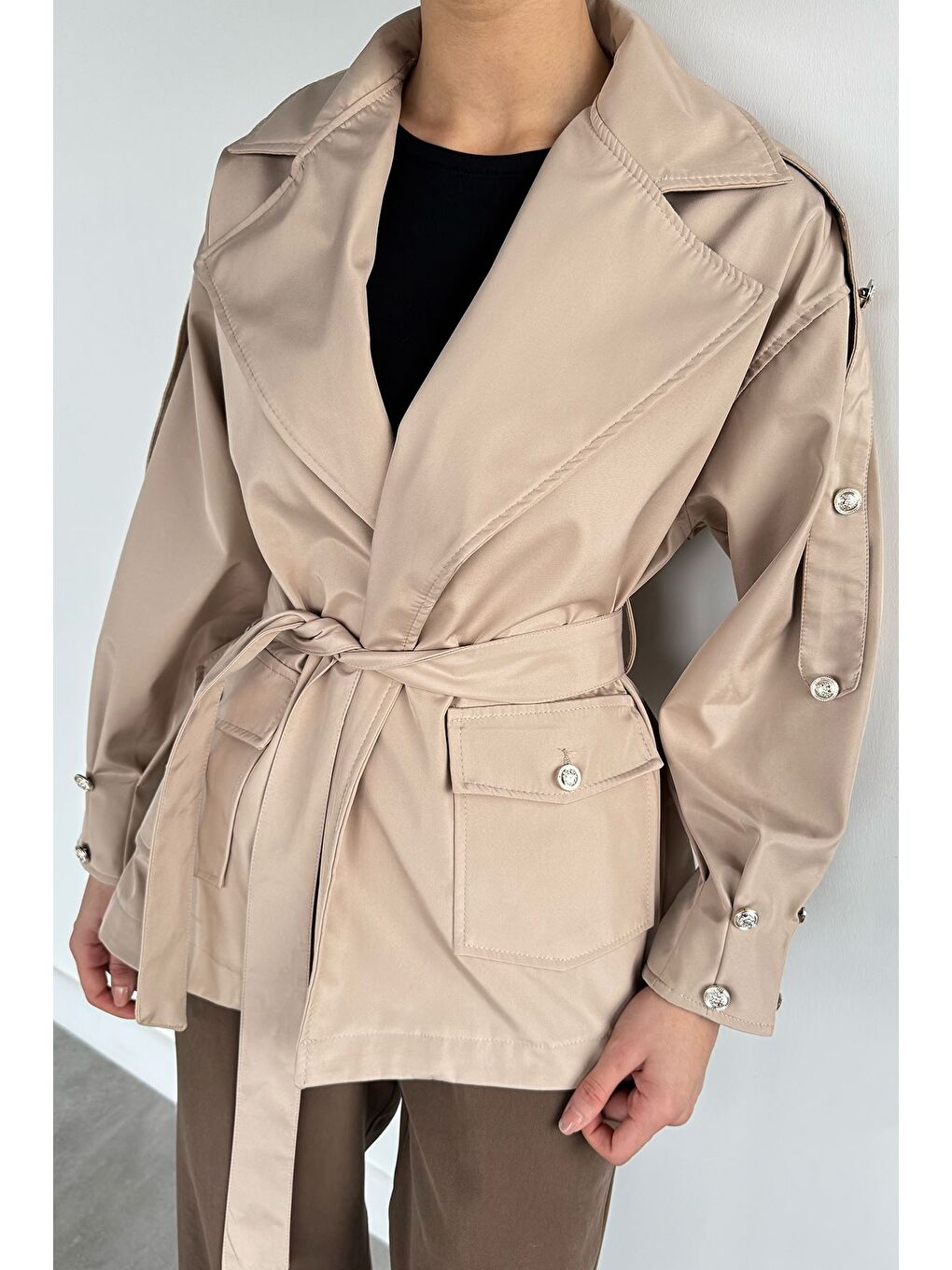 Bej Kadın Bel Kuşaklı Çift Cepli Trençkot-2