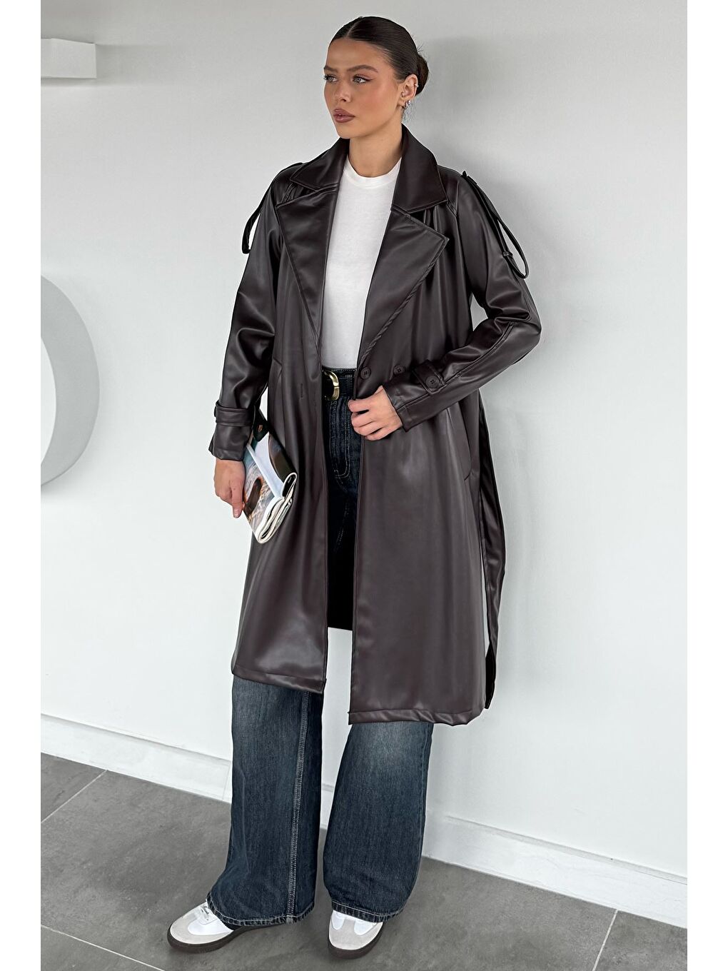 Kahverengi Kadın Bel Kuşak Detaylı Ön Düğmeli Suni Deri Trençkot-1