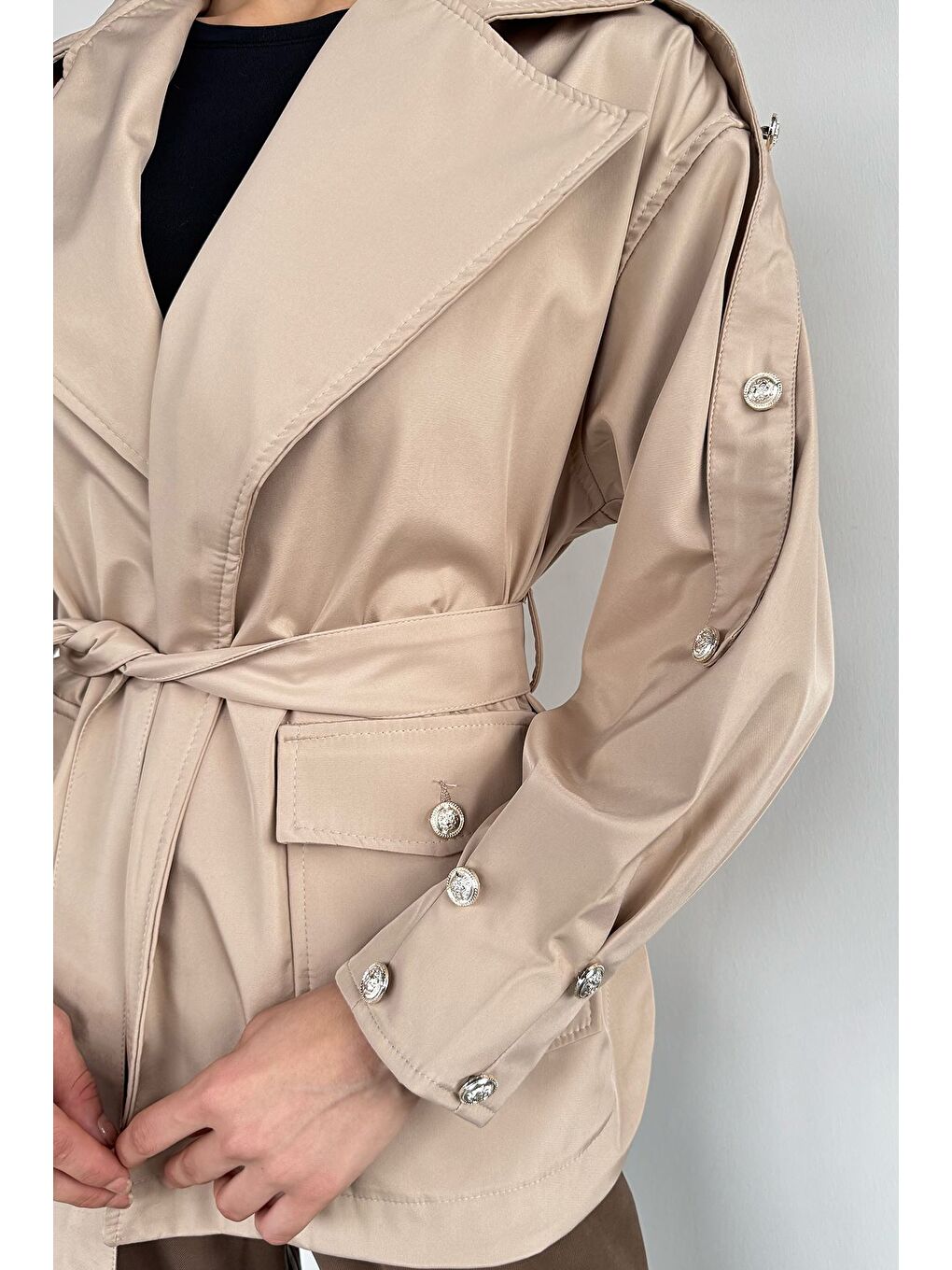 Bej Kadın Bel Kuşaklı Çift Cepli Trençkot-3