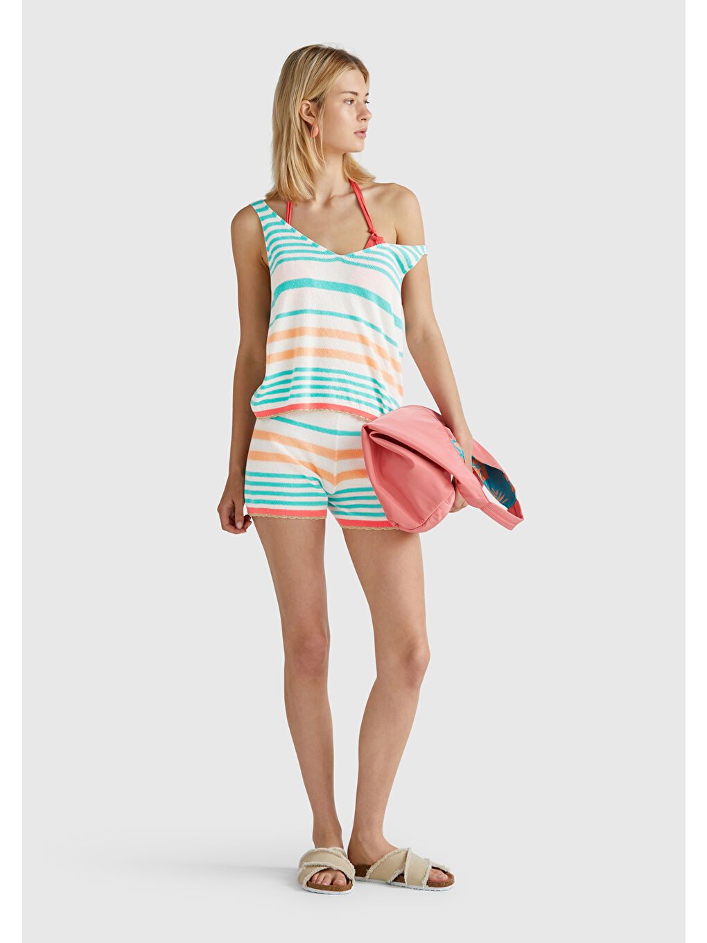 Kadın Açık Mavi Pamuk Karışımlı Çizgili Paça Detaylı Triko Şort-4