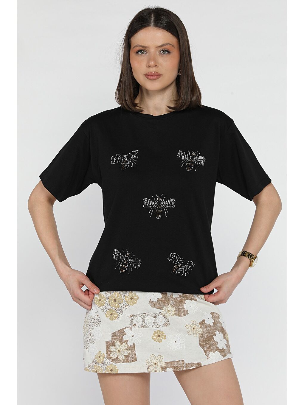 Siyah Taş İşlemeli Bisiklet Yaka Tişört-1