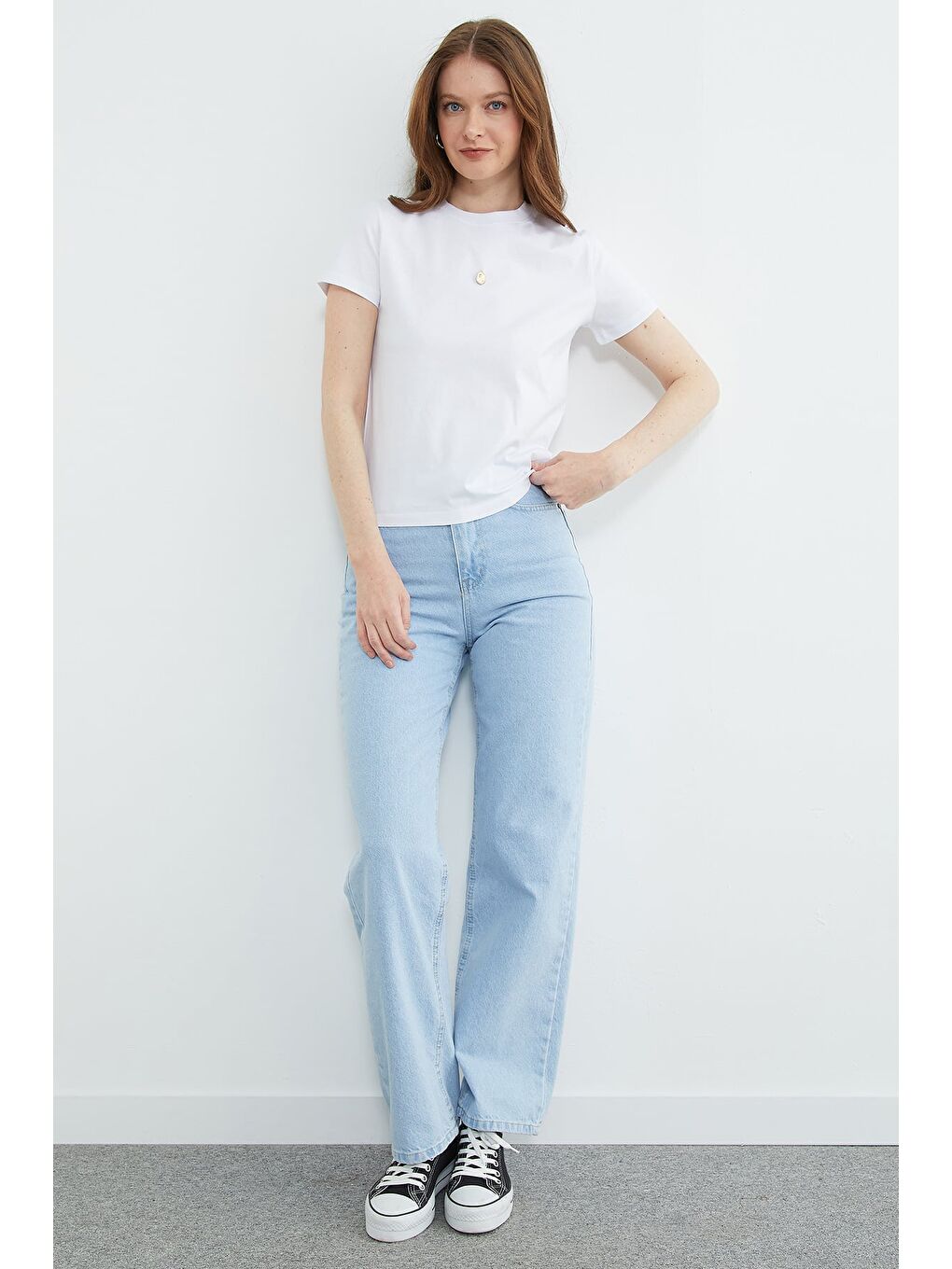 Beyaz Metal Aksesuarlı Bisiklet Yaka Tişört-2