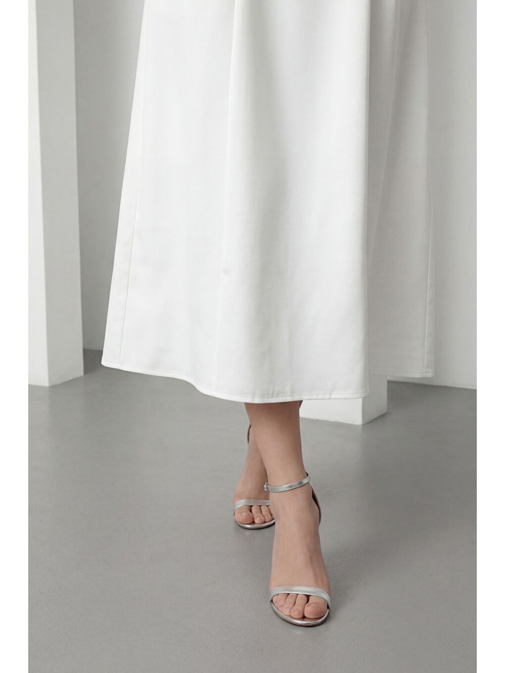 Kadın Beyaz Askılı Kare Yaka Midi Davet Elbisesi-3