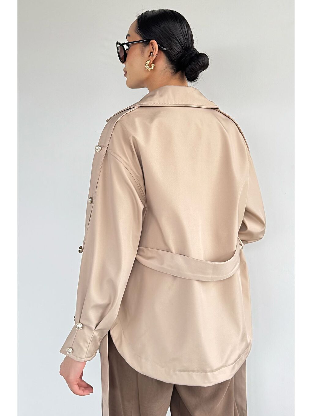 Bej Kadın Bel Kuşaklı Çift Cepli Trençkot-4