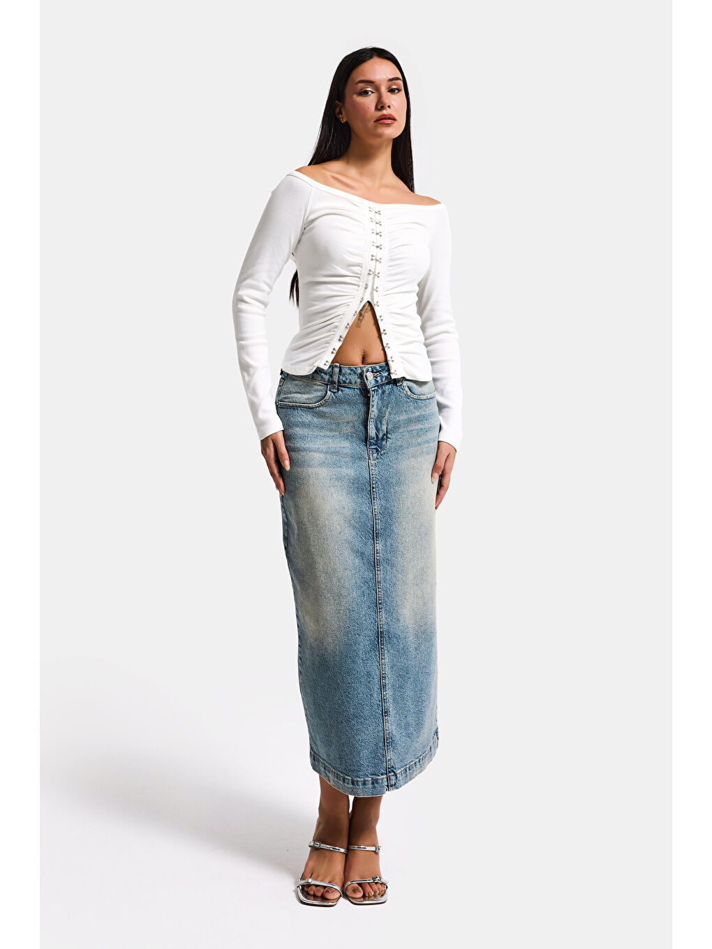 Kadın Beyaz w5 Agraf Detaylı Omzu Açık Özel Tasarım Crop Top-2