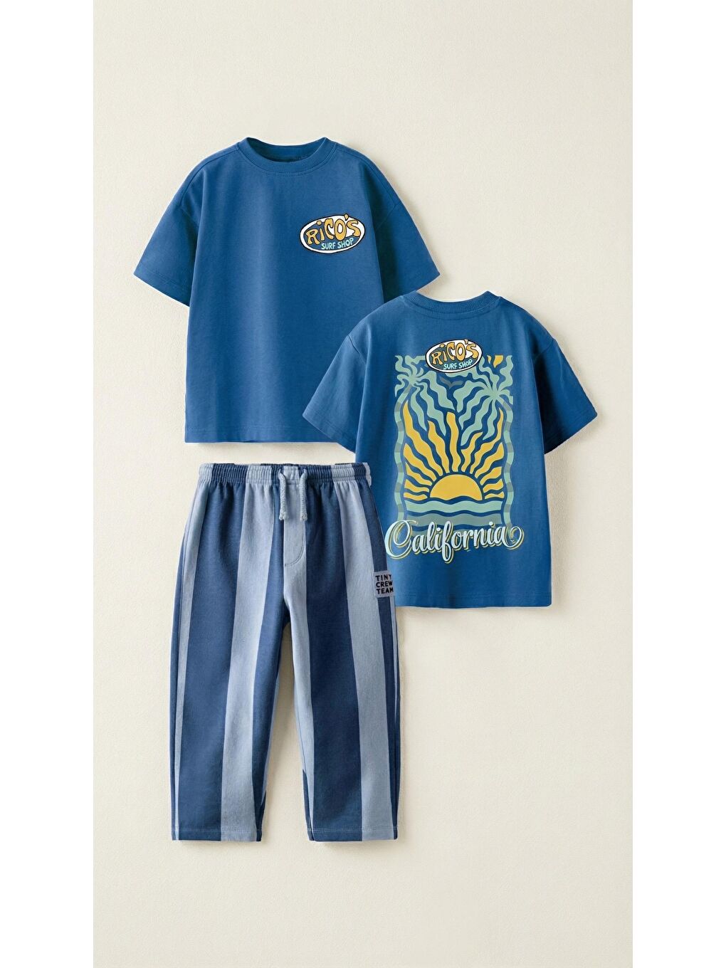 Erkek Çocuk Pamuklu Saks Mavi Baskılı T-Shirt Ve Çizgili Pantolon Takım