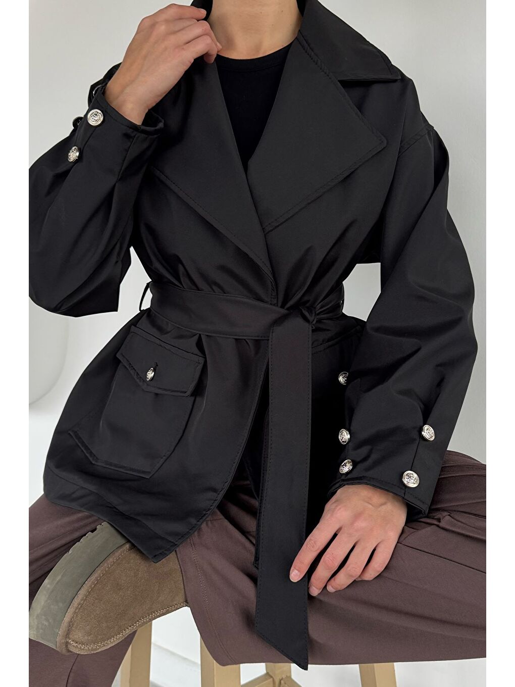 Siyah Kadın Bel Kuşaklı Çift Cepli Trençkot-1