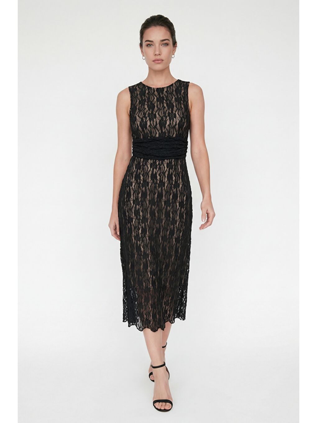 Kadın Siyah Bisiklet Yaka Dantel Detaylı Midi Davet Elbisesi