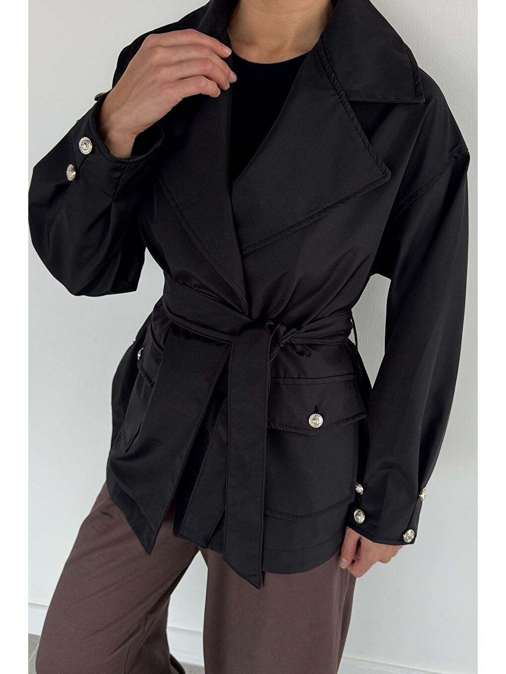 Siyah Kadın Bel Kuşaklı Çift Cepli Trençkot-3