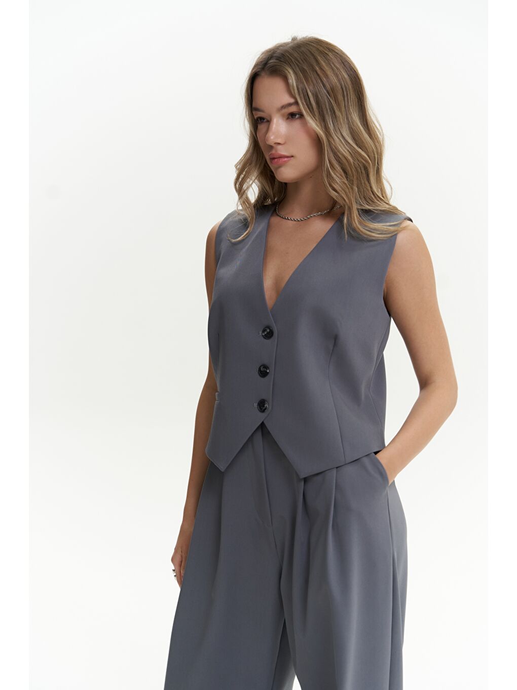 Mai Collection Kaylee Gri Üçgen Detay Kısa Yelek