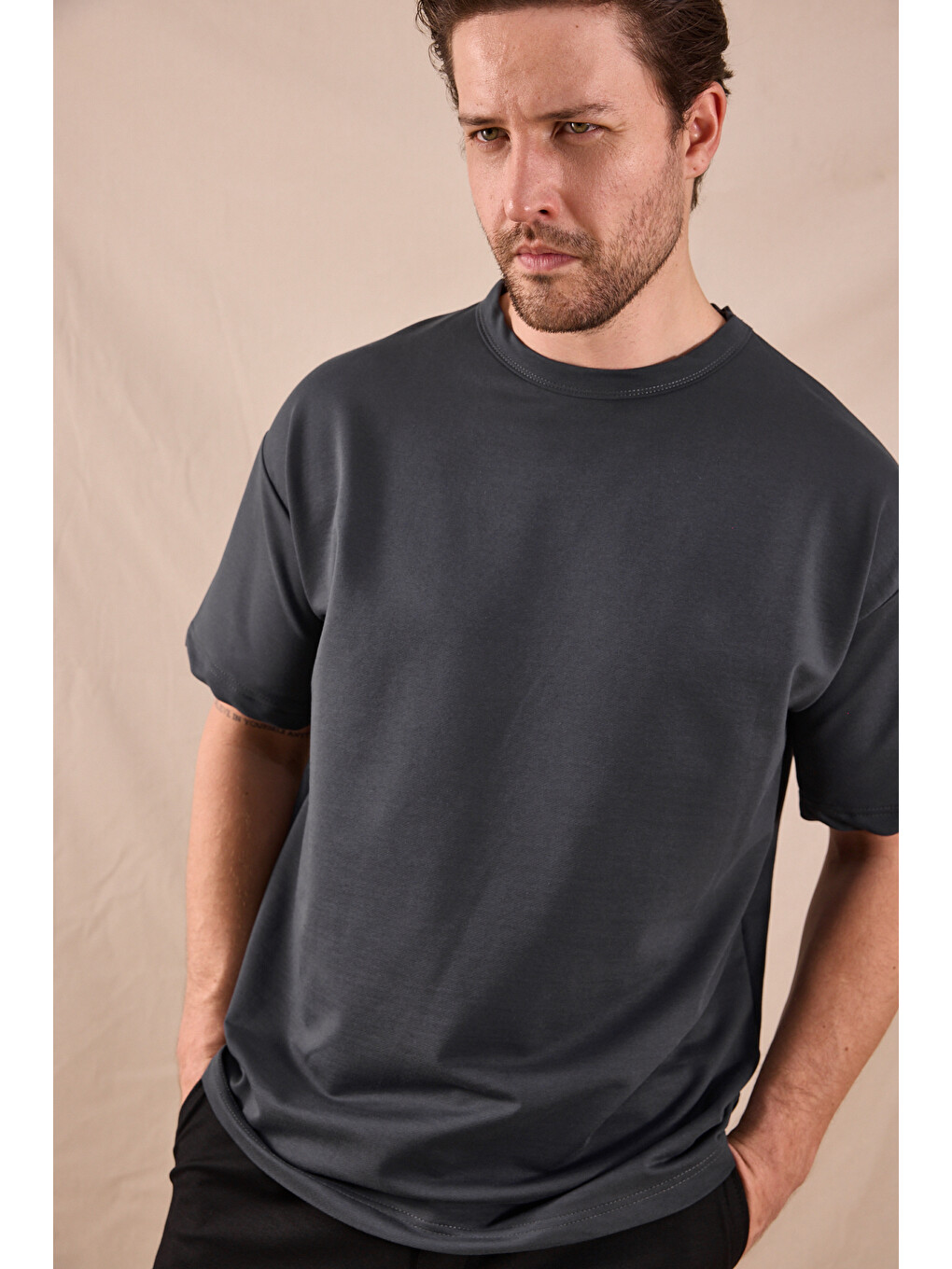 Gri Erkek Füme Rahat Kalıp Oversize Kesim T-shirt-2