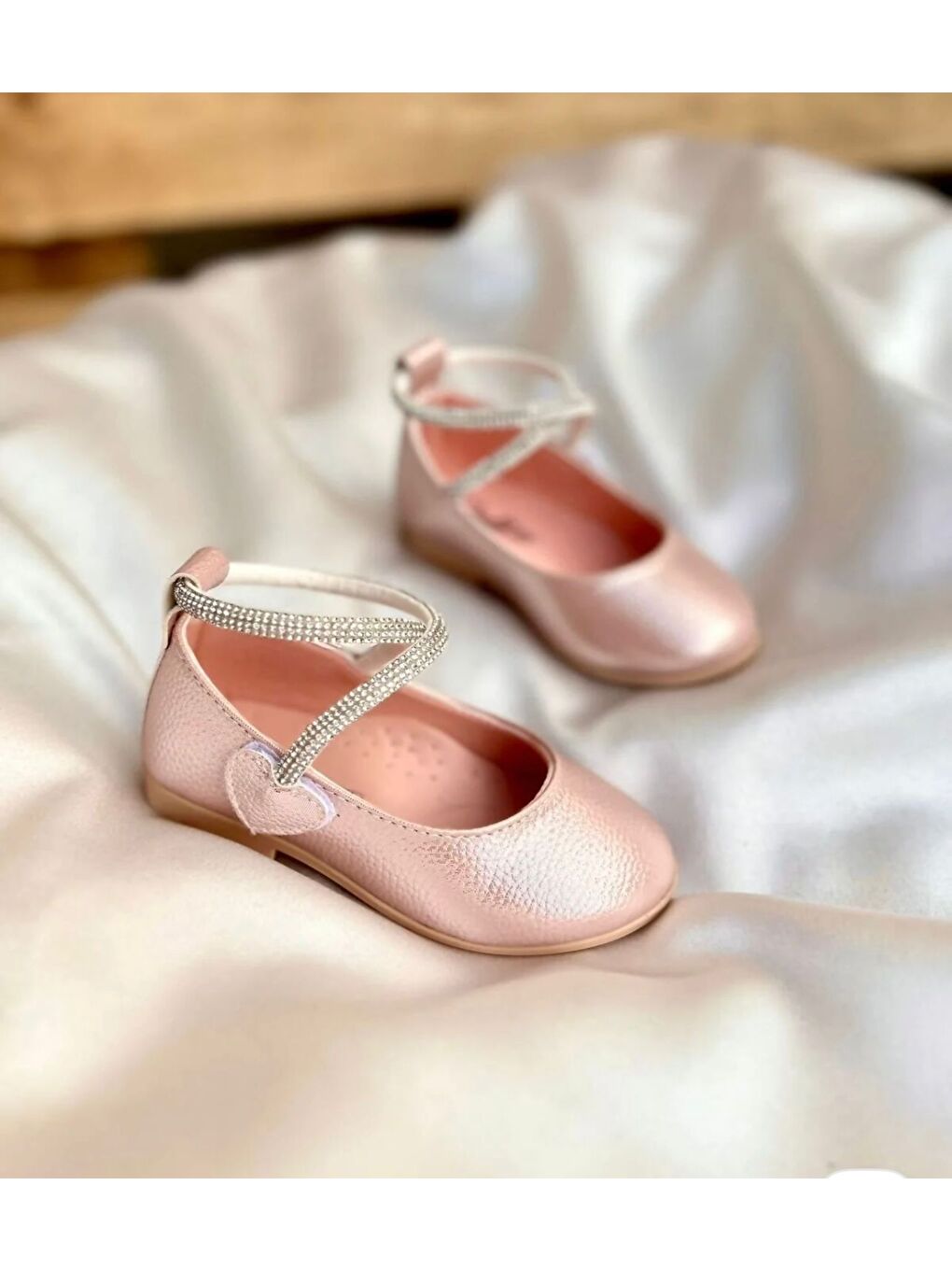 Beyaz Cırtlı Kız Çocuk Babet Ayakkabı