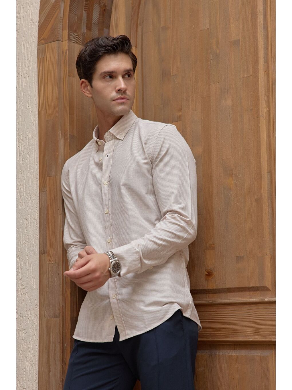 Bej Kure Erkek Gömlek Modern Slim Fit Keten Görünümlü İnce ve Çizgili Doku