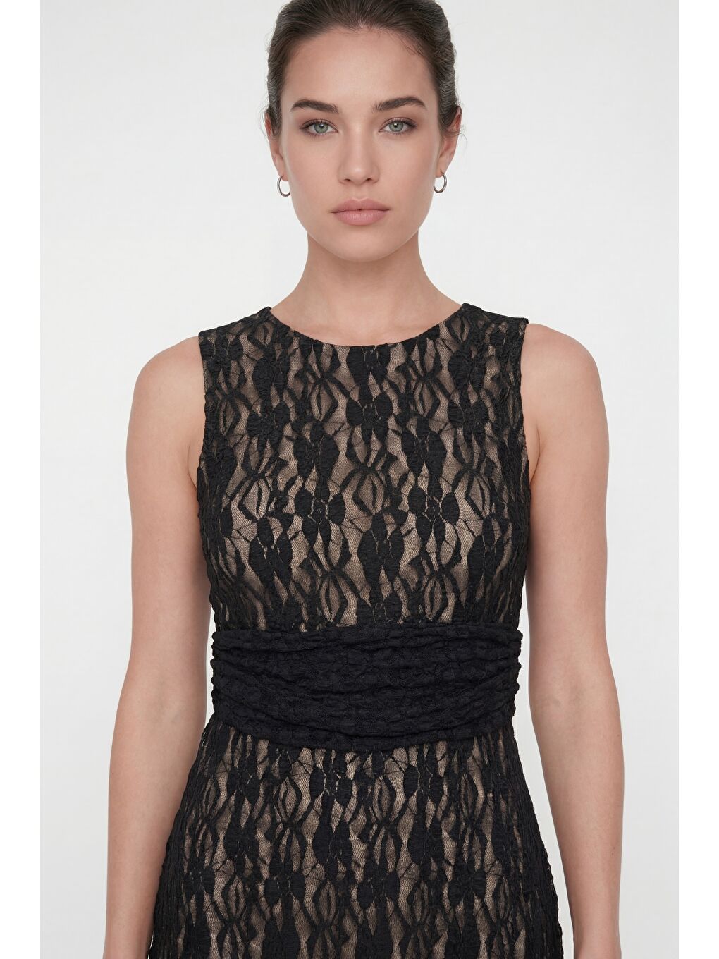 Kadın Siyah Bisiklet Yaka Dantel Detaylı Midi Davet Elbisesi-3