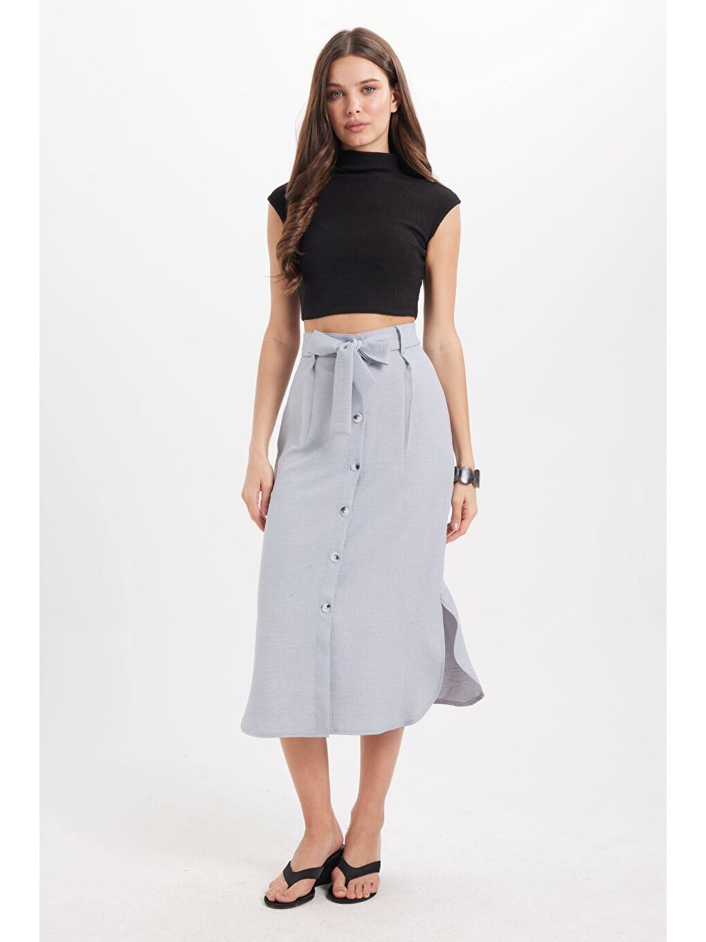Kadın Slim Fit Dar Kesim Pileli Pamuklu Ön Düğme Kapamalı Kuşaklı Yırtmaçlı Gri Etek