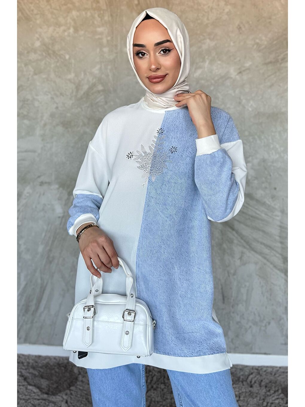 Ekru Bisiklet Yaka Garnili Taş İşlemeli Tesettür Tunik