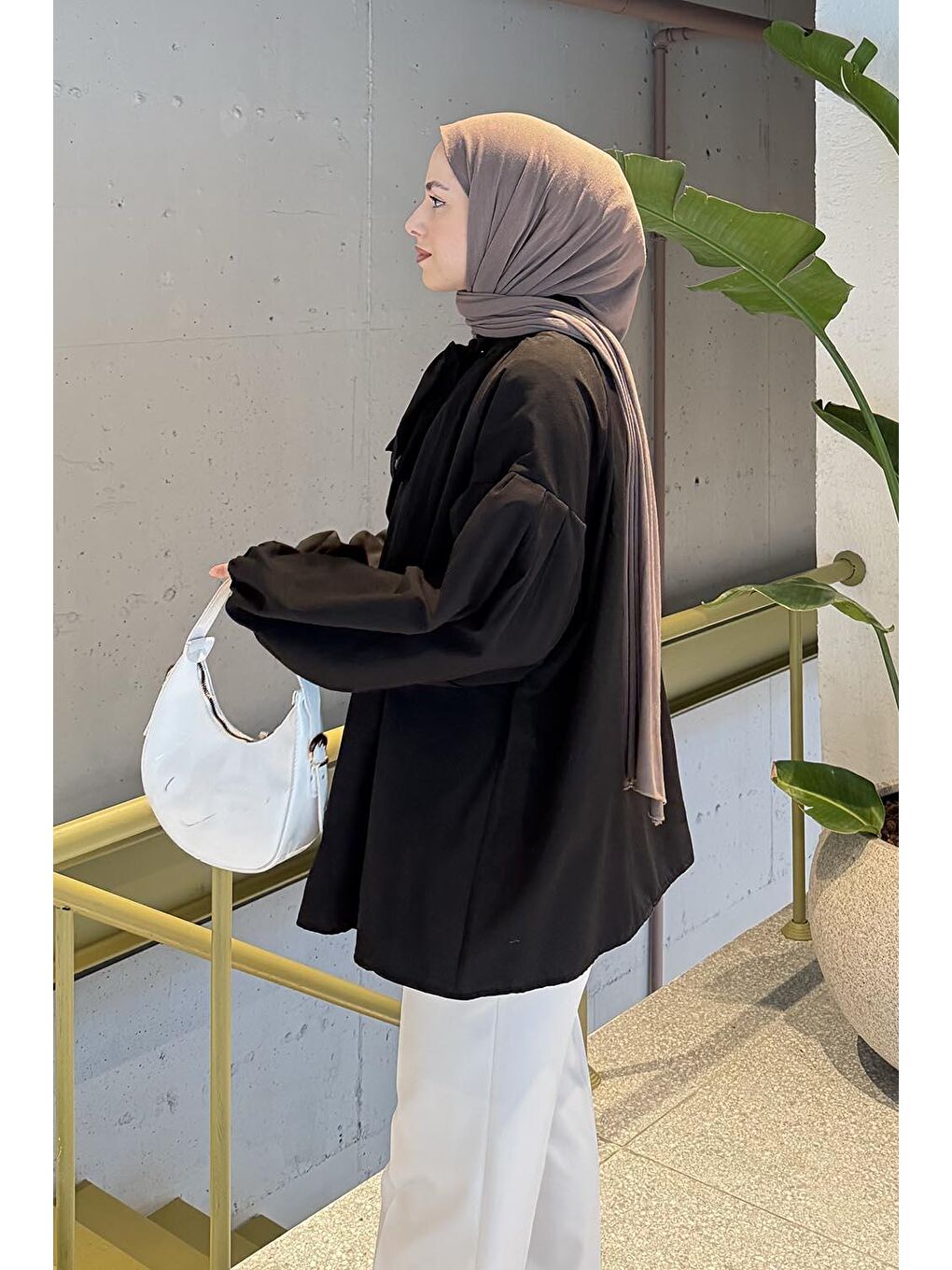 Yaka Fular Detaylı Gömlek Siyah-2