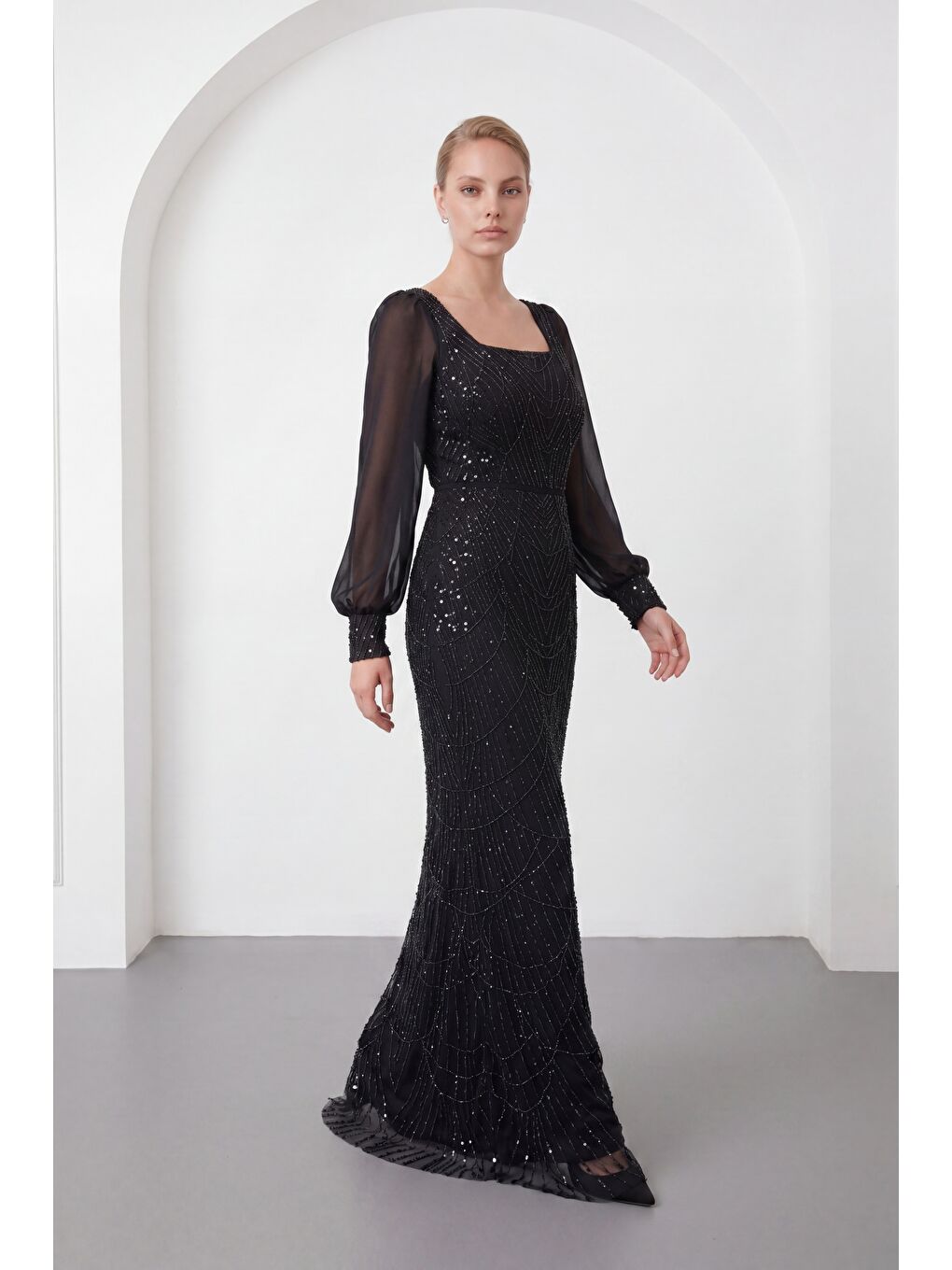 Kadın Siyah Kare Yaka Uzun Kollu Boncuklu Abiye Elbise-1