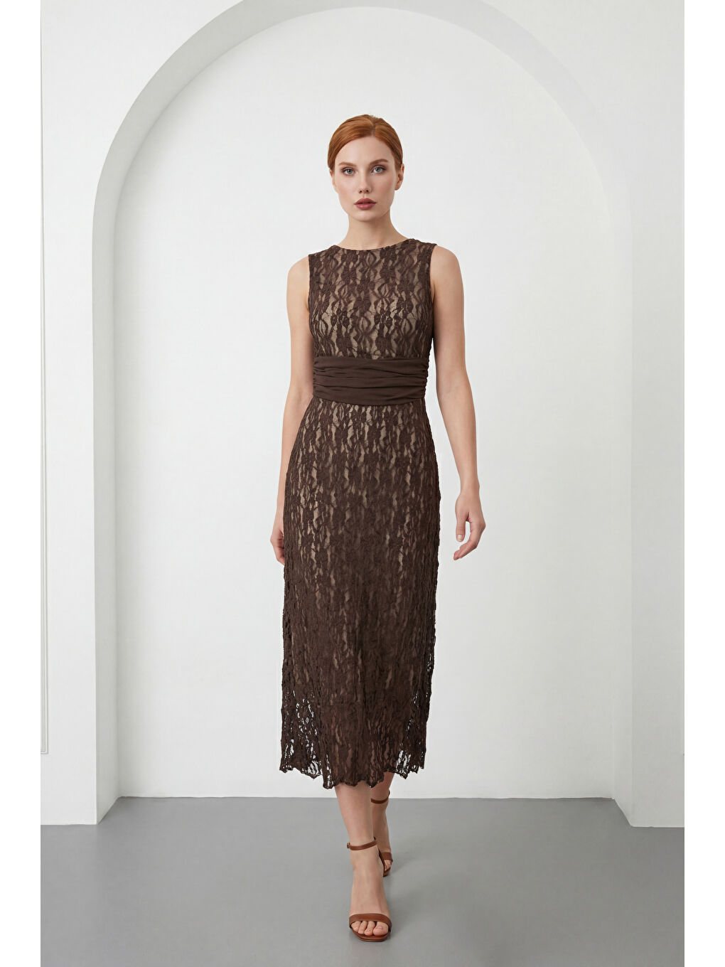 Kadın Kahverengi Bisiklet Yaka Dantel Detaylı Midi Davet Elbisesi-1