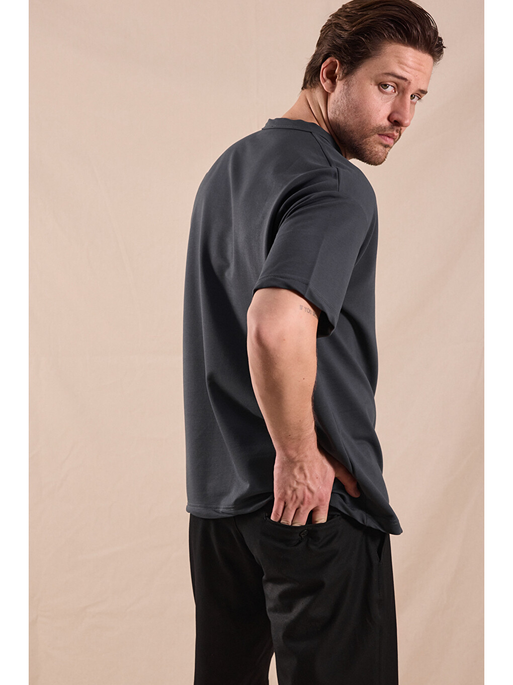 Gri Erkek Füme Rahat Kalıp Oversize Kesim T-shirt-4