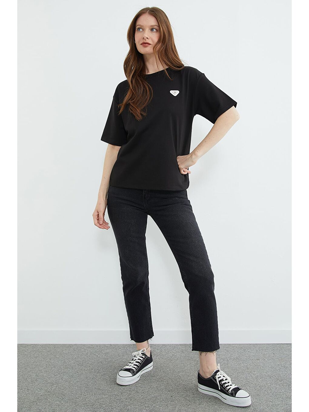 Siyah Metal Aksesuarlı Bisiklet Yaka Tişört-1