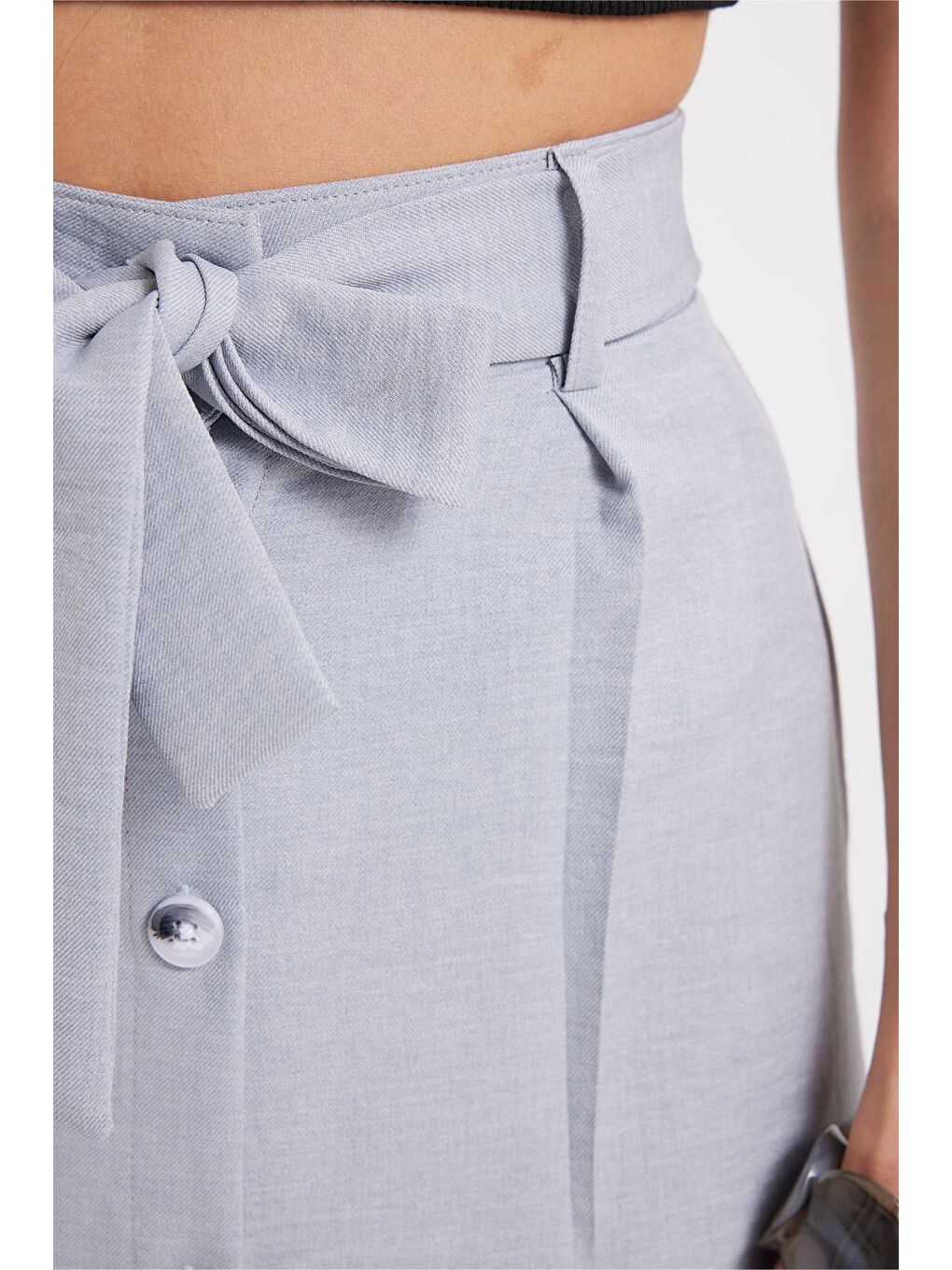 Kadın Slim Fit Dar Kesim Pileli Pamuklu Ön Düğme Kapamalı Kuşaklı Yırtmaçlı Gri Etek-3